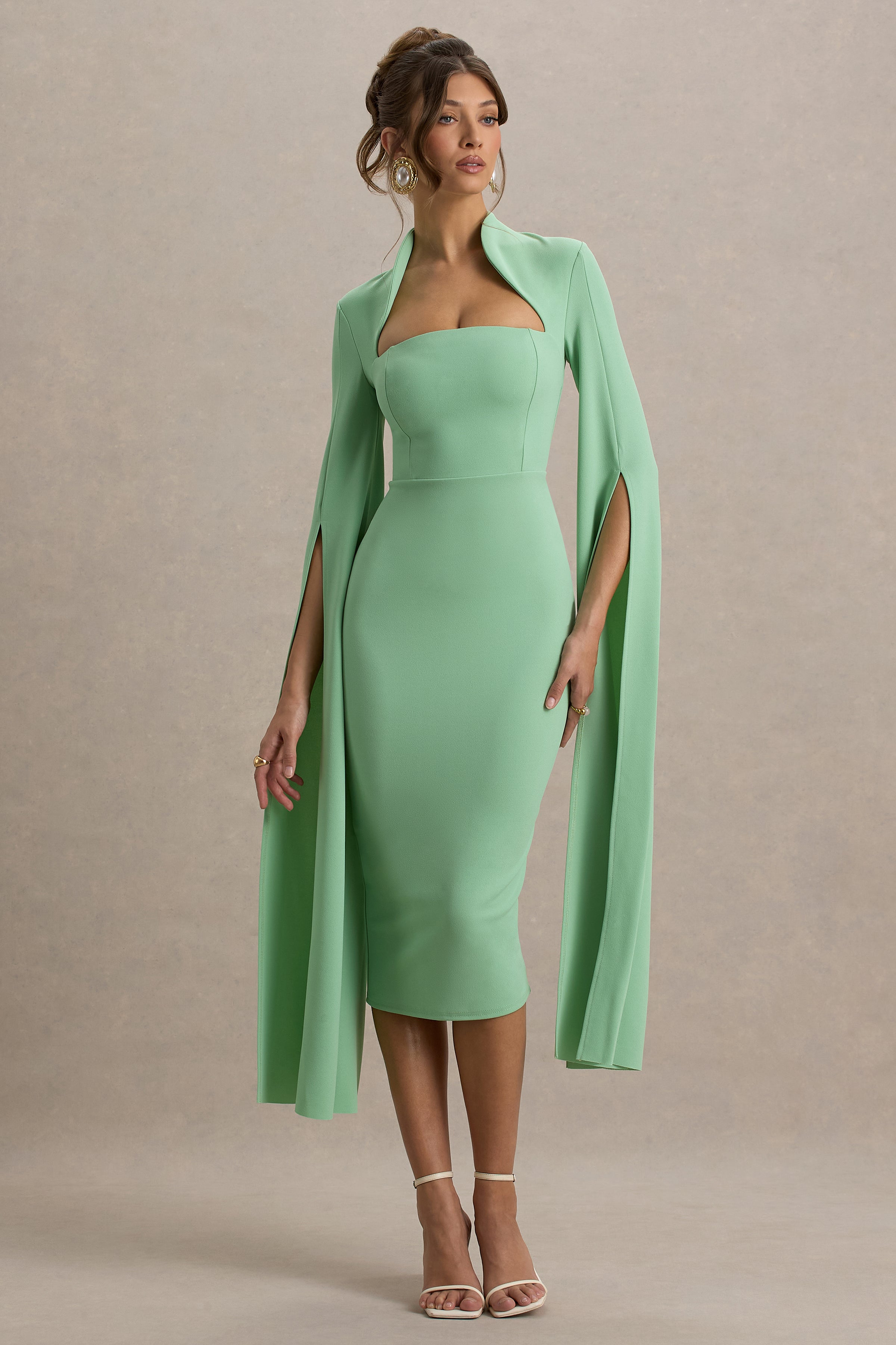 long light green dress Linden | Robe Mi-Longue Moulante Vert Clair à Manche Cape – Club L London audrey art print Black Spaghetti-straps Bridesmaid Dresses 尺寸:XS