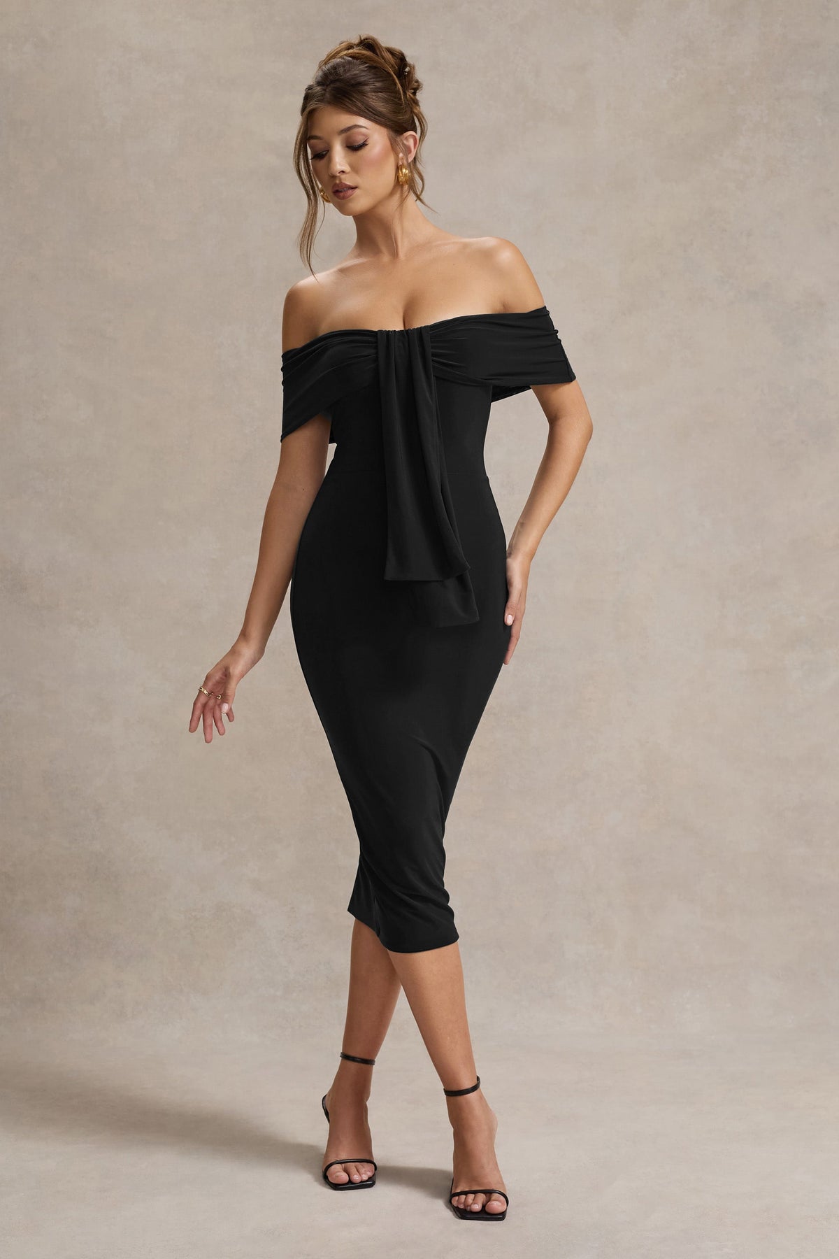 Selbie | Robe mi-longue bardot noire avec drapé