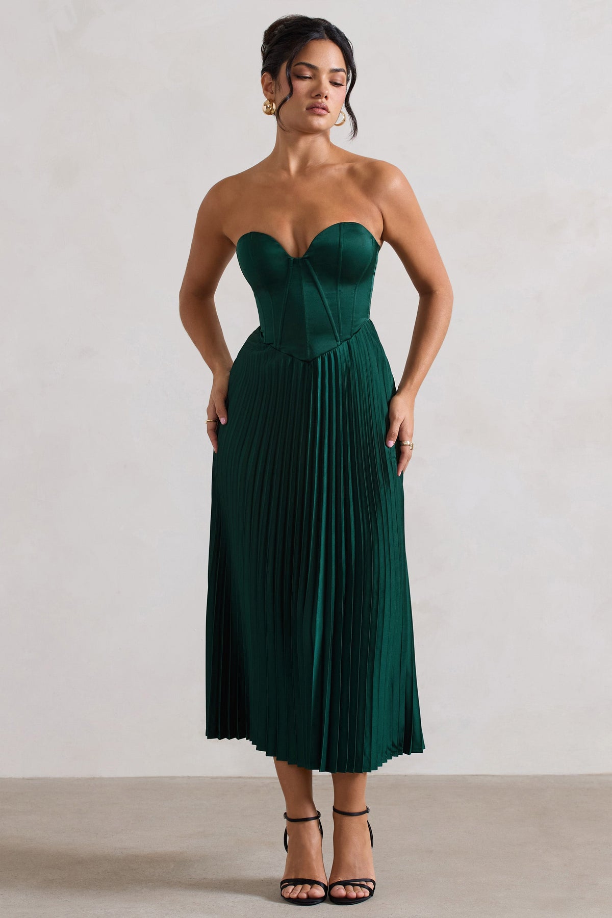 Bordeaux | Robe mi-longue en satin vert à style corset