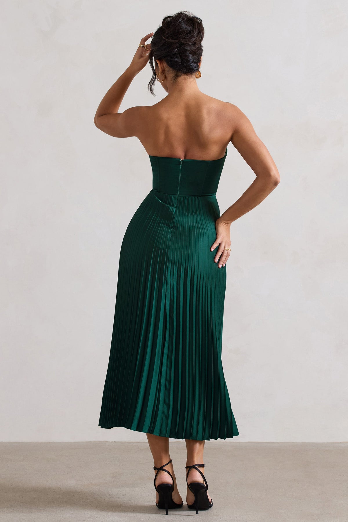 Bordeaux | Robe mi-longue en satin vert à style corset