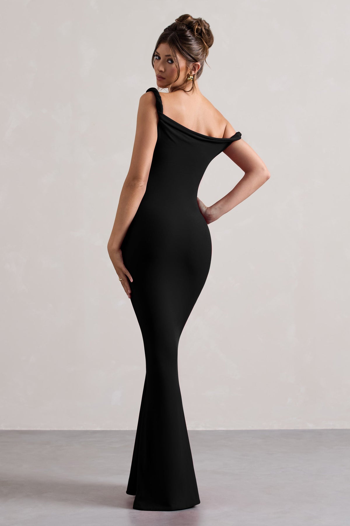 Lita | Robe longue noir à décolleté torsadé asymétrique