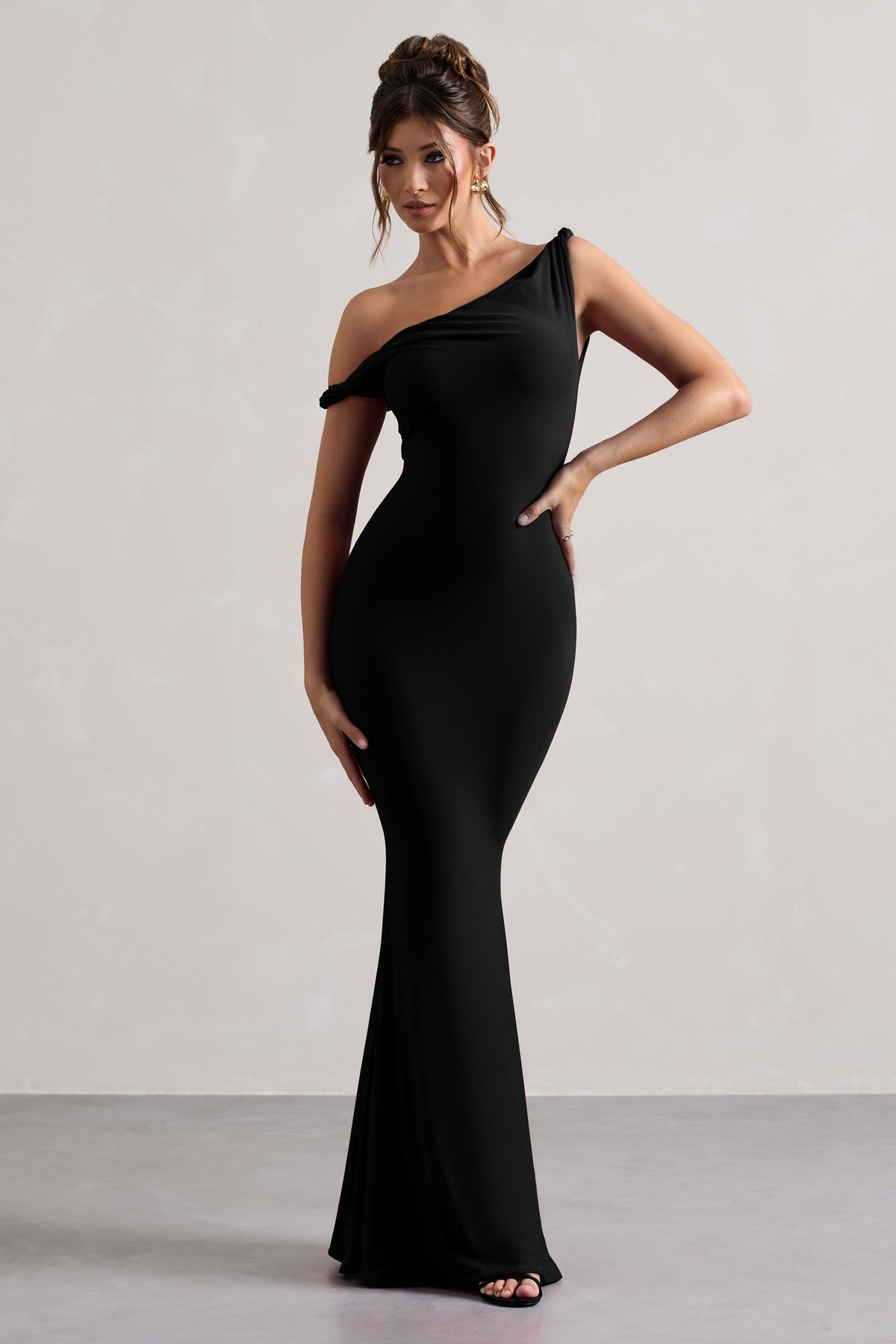 Lita | Robe longue noir à décolleté torsadé asymétrique