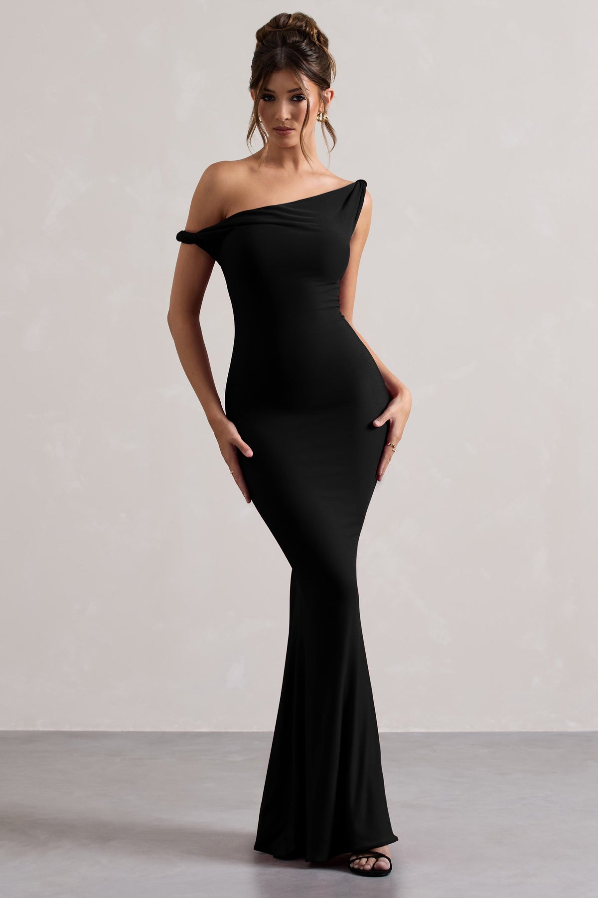 Lita | Robe longue noir à décolleté torsadé asymétrique