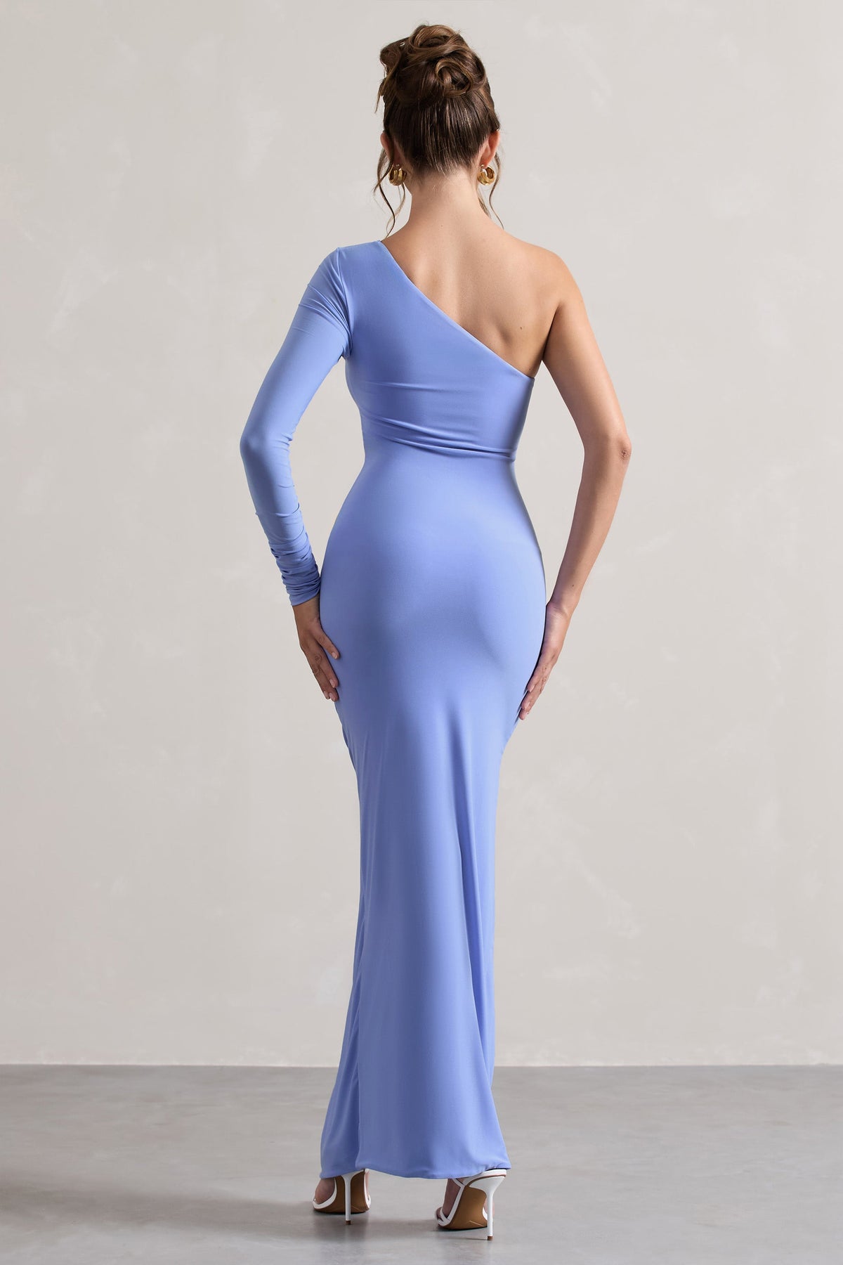 Anima | Robe longue asymétrique bleu poudré à une manche et froncée