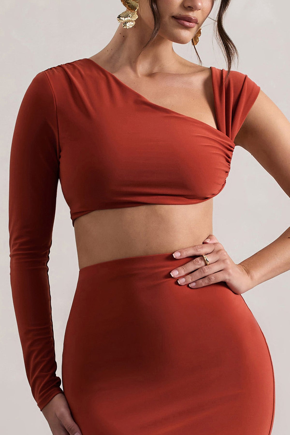 Agalia | Crop top terracotta froncé à une manche asymétrique