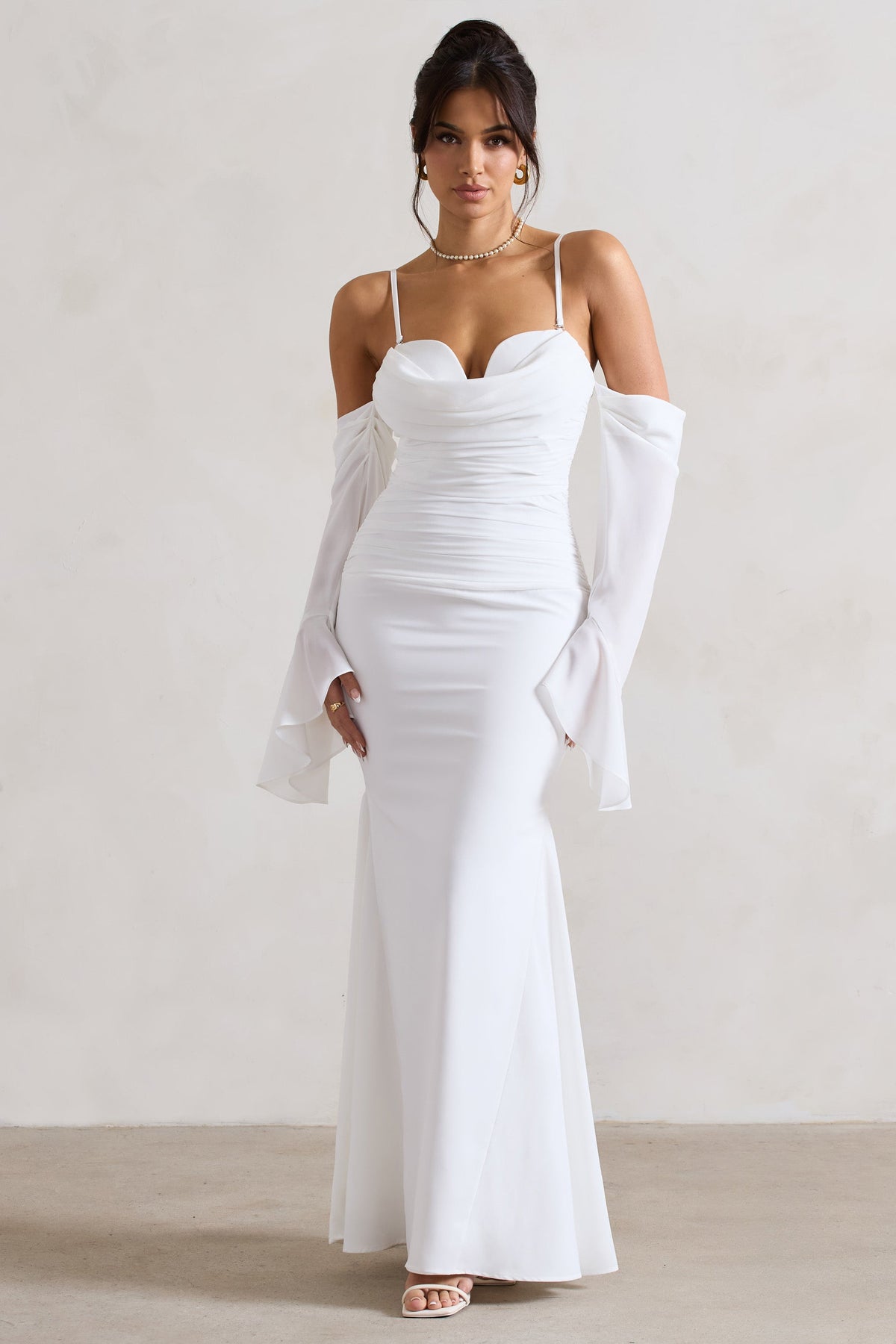 Rhiannon | Robe longue crème drapée à manches larges et queue de poisson