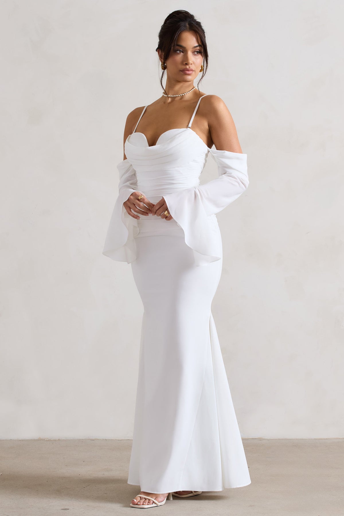 Rhiannon | Robe longue crème drapée à manches larges et queue de poisson