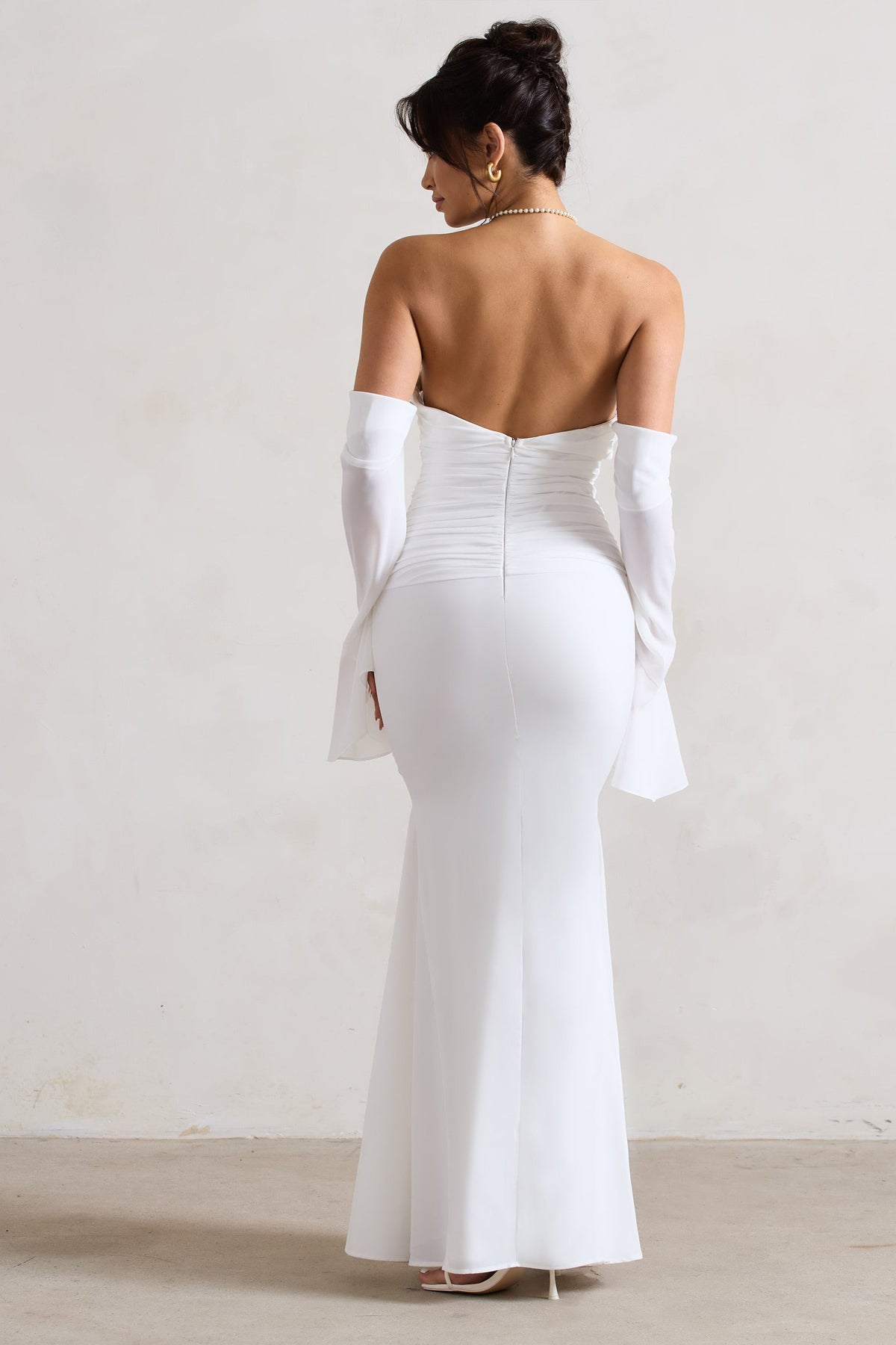 Rhiannon | Robe longue crème drapée à manches larges et queue de poisson