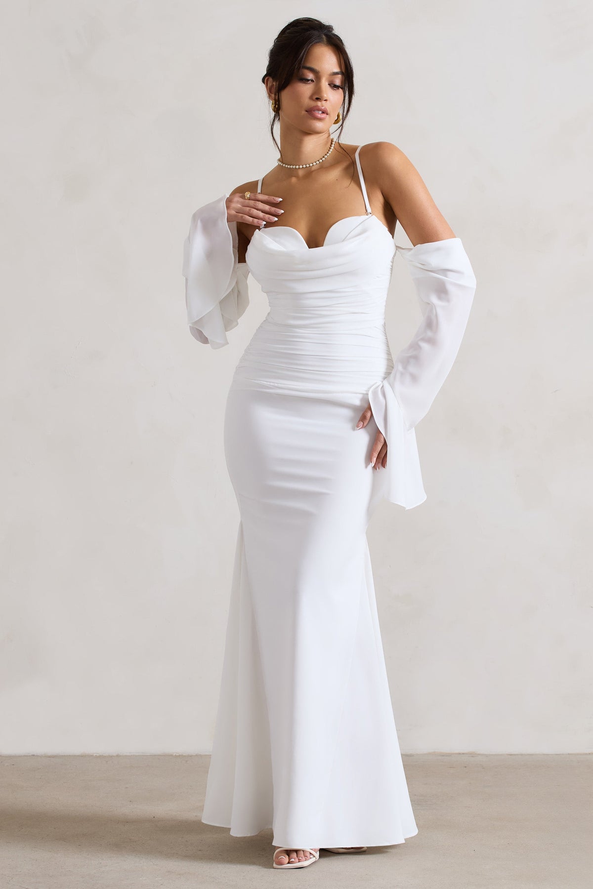 Rhiannon | Robe longue crème drapée à manches larges et queue de poisson