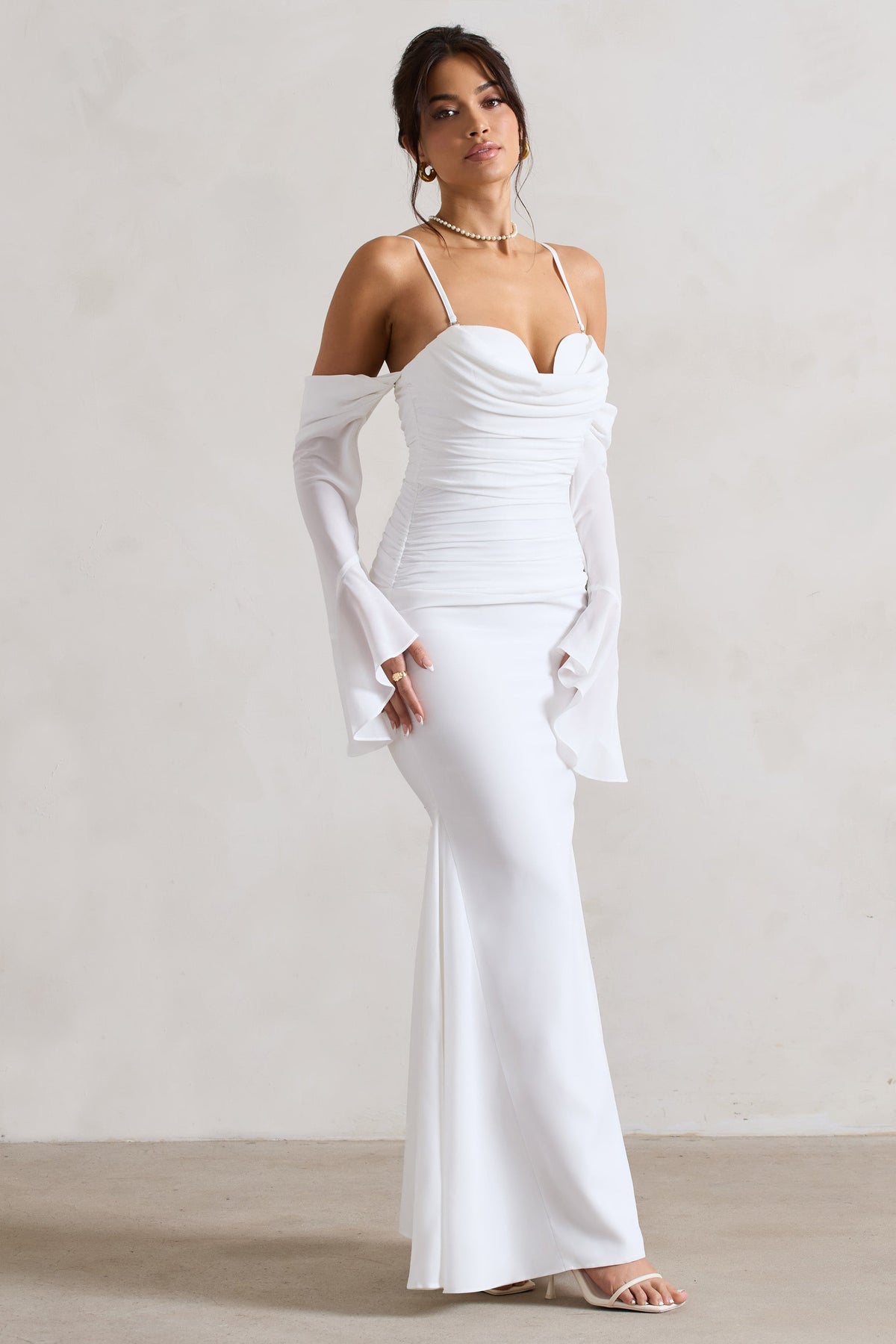Rhiannon | Robe longue crème drapée à manches larges et queue de poisson