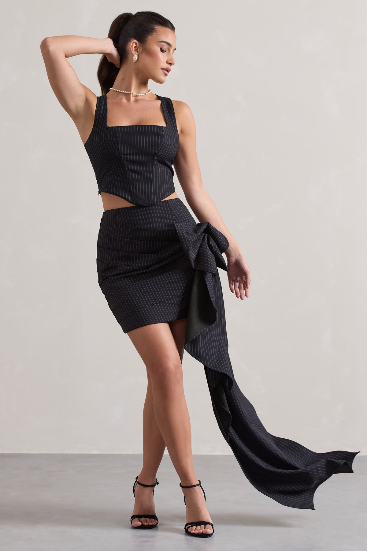 All The Talk | Mini-jupe à rayures bleu marine avec drapé sur le coté