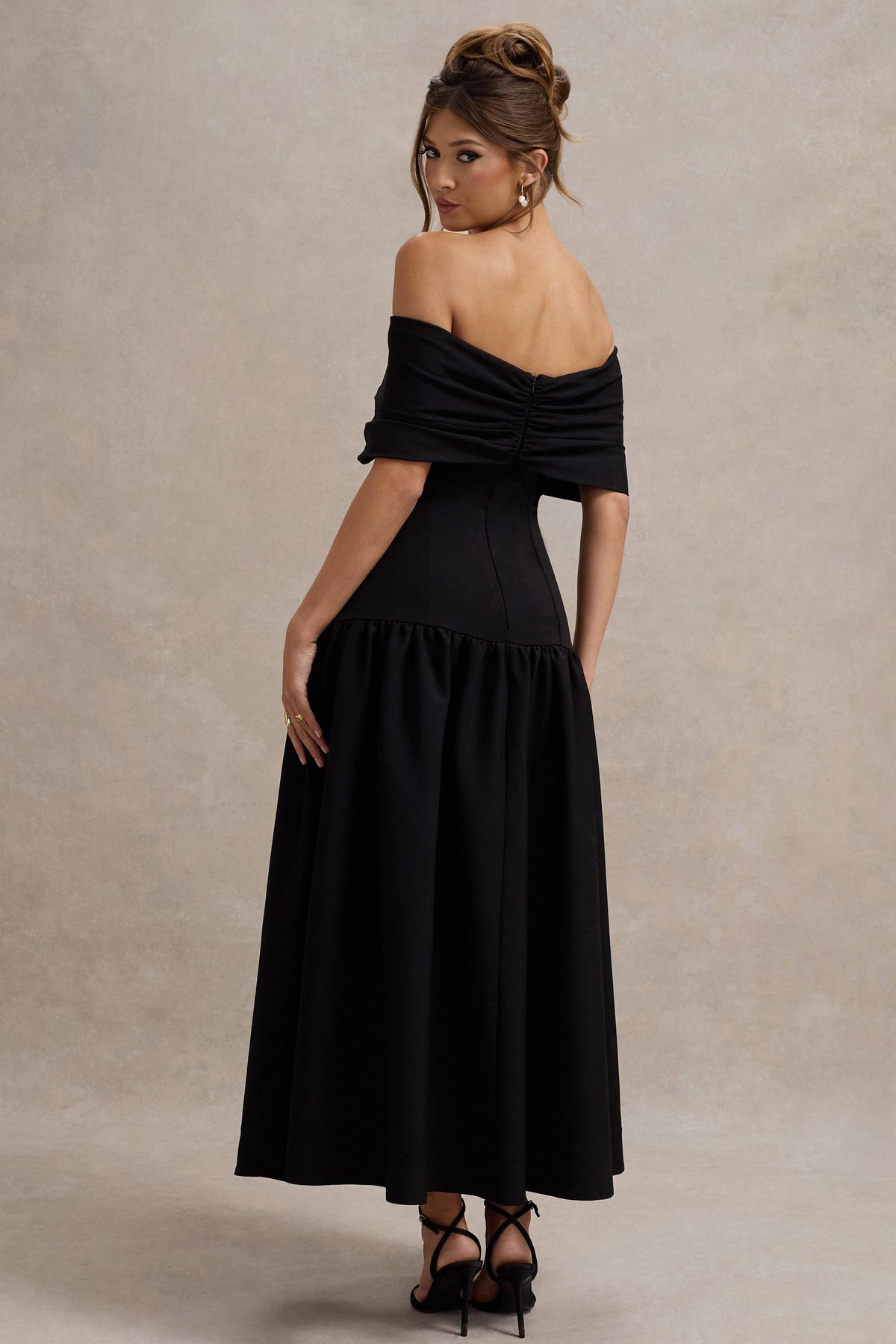 Marguerite | Robe Longue Noire Bardot à Taille Basse et Torsade