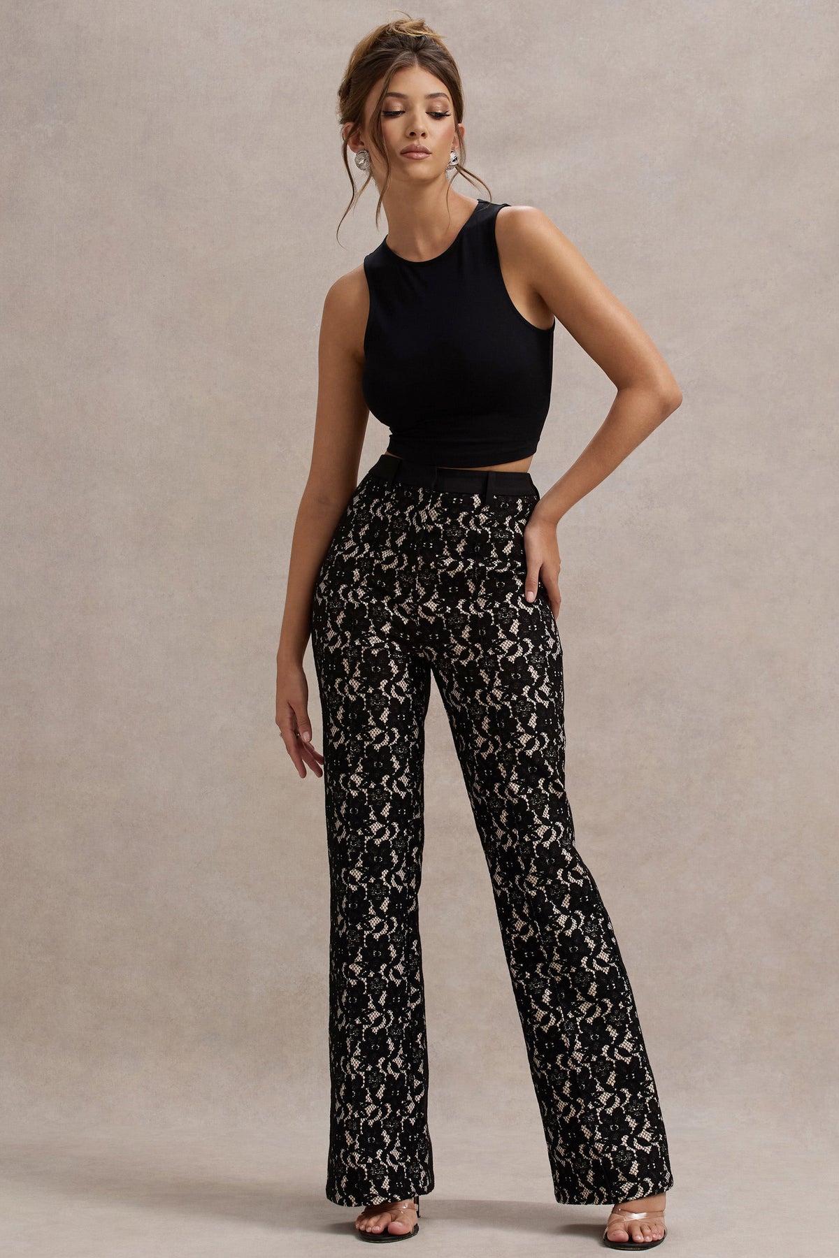 Jordanne | Pantalon noir en dentelle et jambes larges