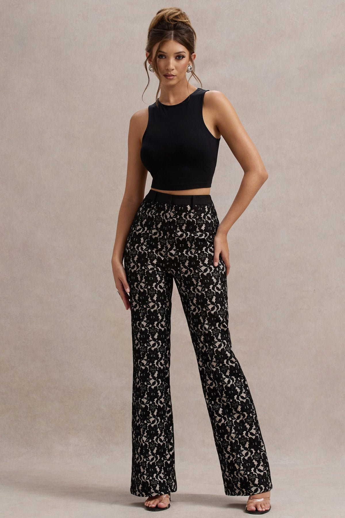 Jordanne | Pantalon noir en dentelle et jambes larges