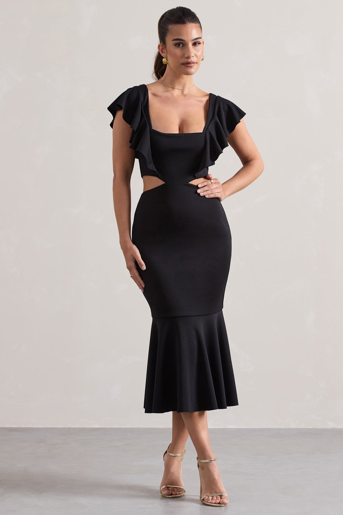 Macey | Robe mi-longue noire à encolure carrée, découpée et à volants