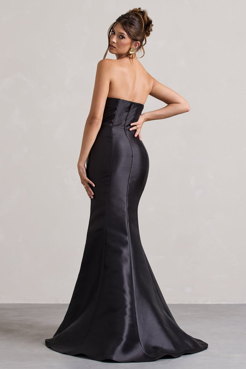 Define Robe longue en satin noir avec décolleté asymétrique et queue