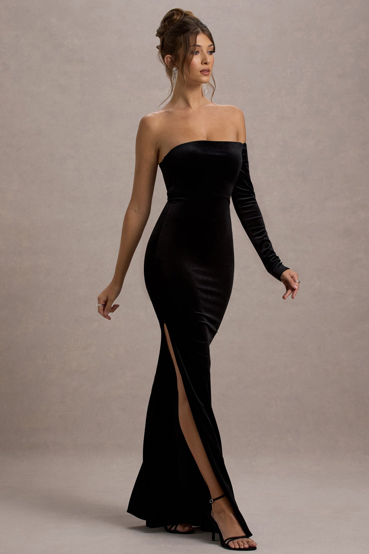 Sandrine | Robe longue en velours noir à une manche