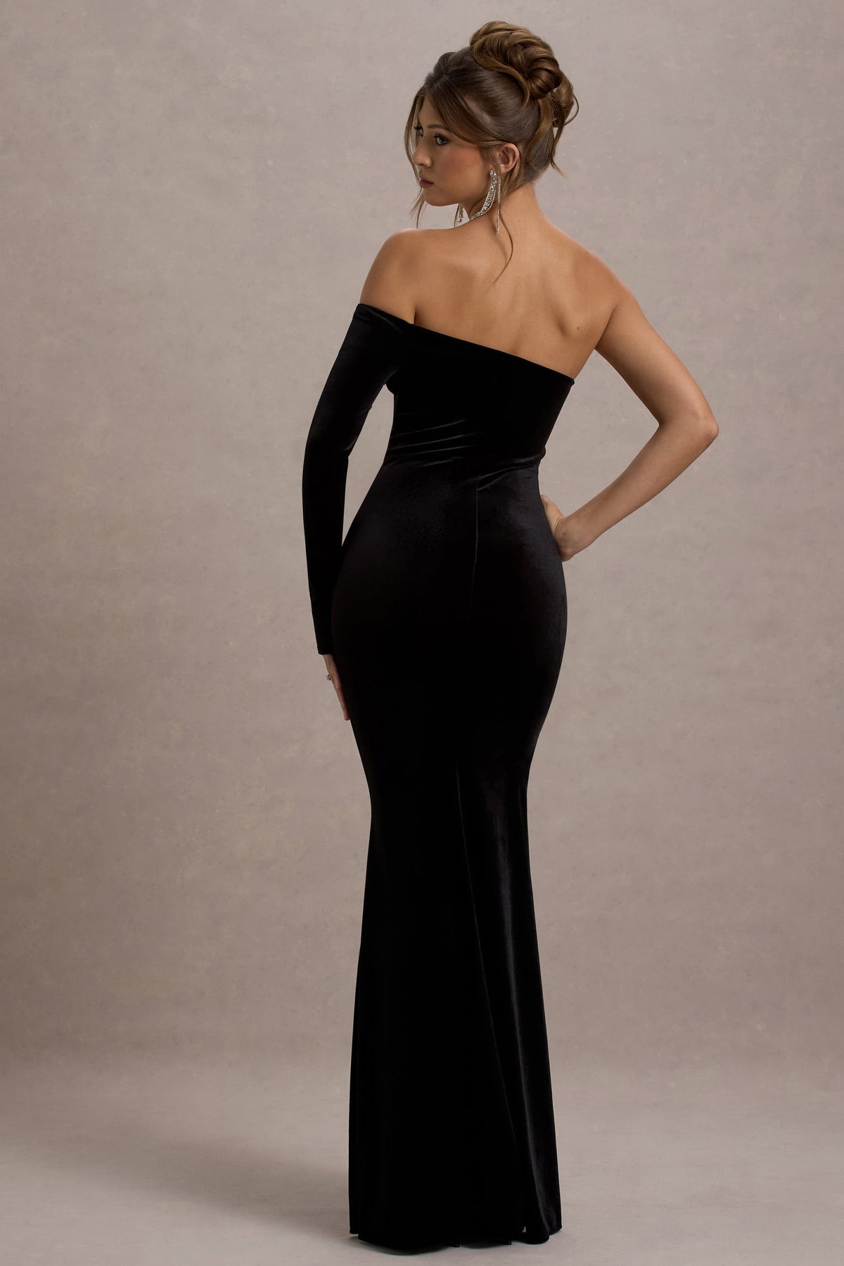 Sandrine | Robe longue en velours noir à une manche