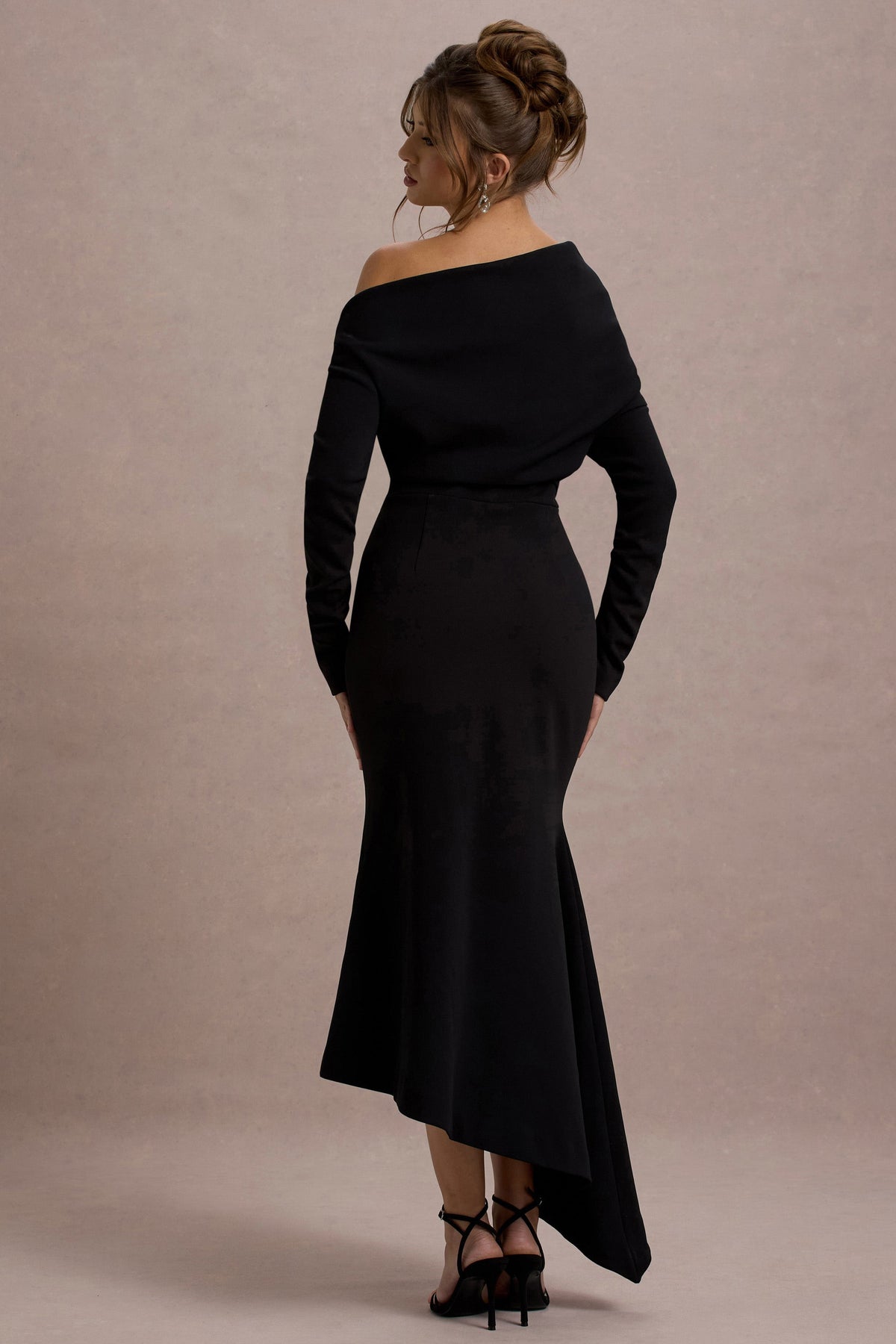 Lou | Robe longue noire asymétrique à une épaule