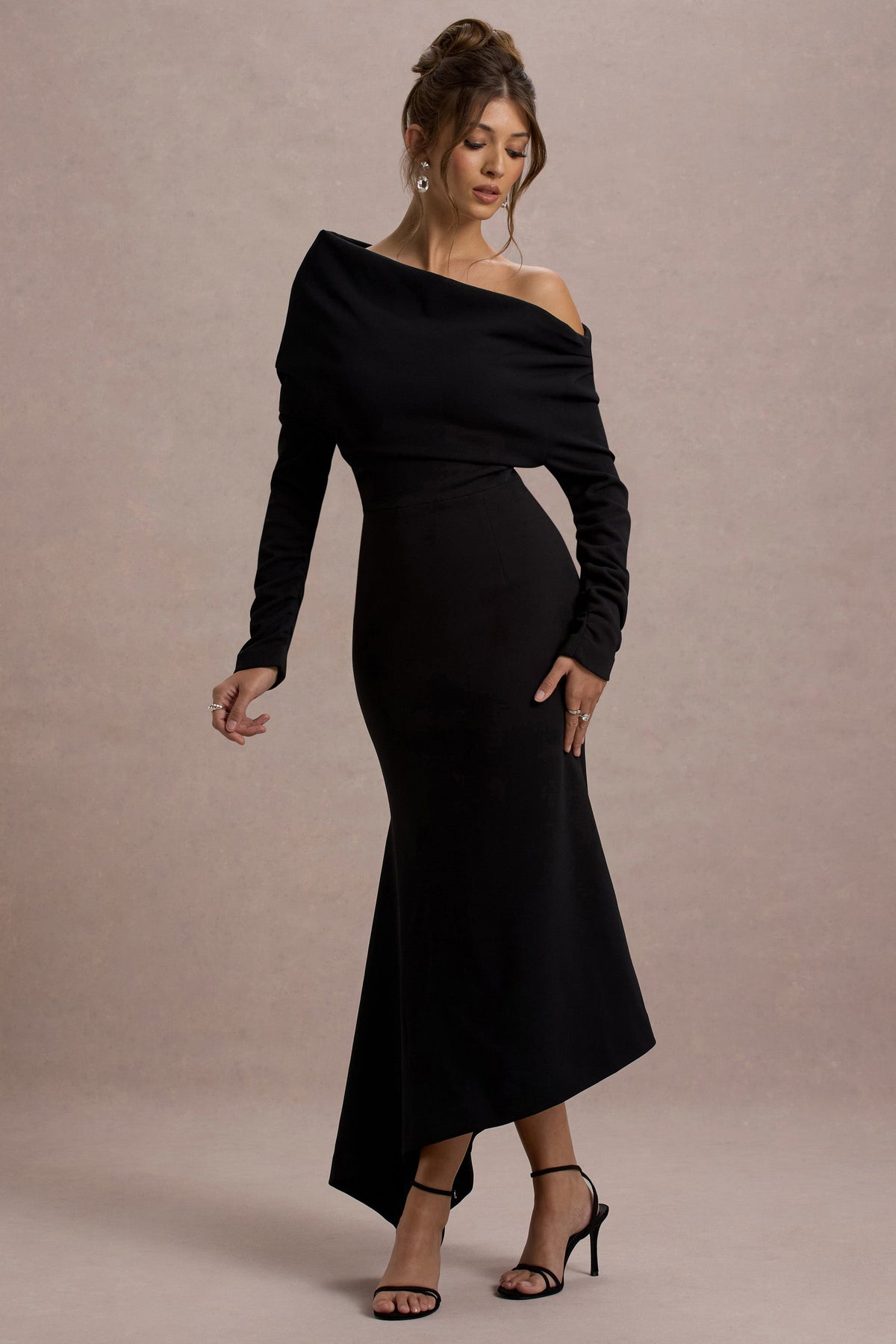 Lou | Robe longue noire asymétrique à une épaule