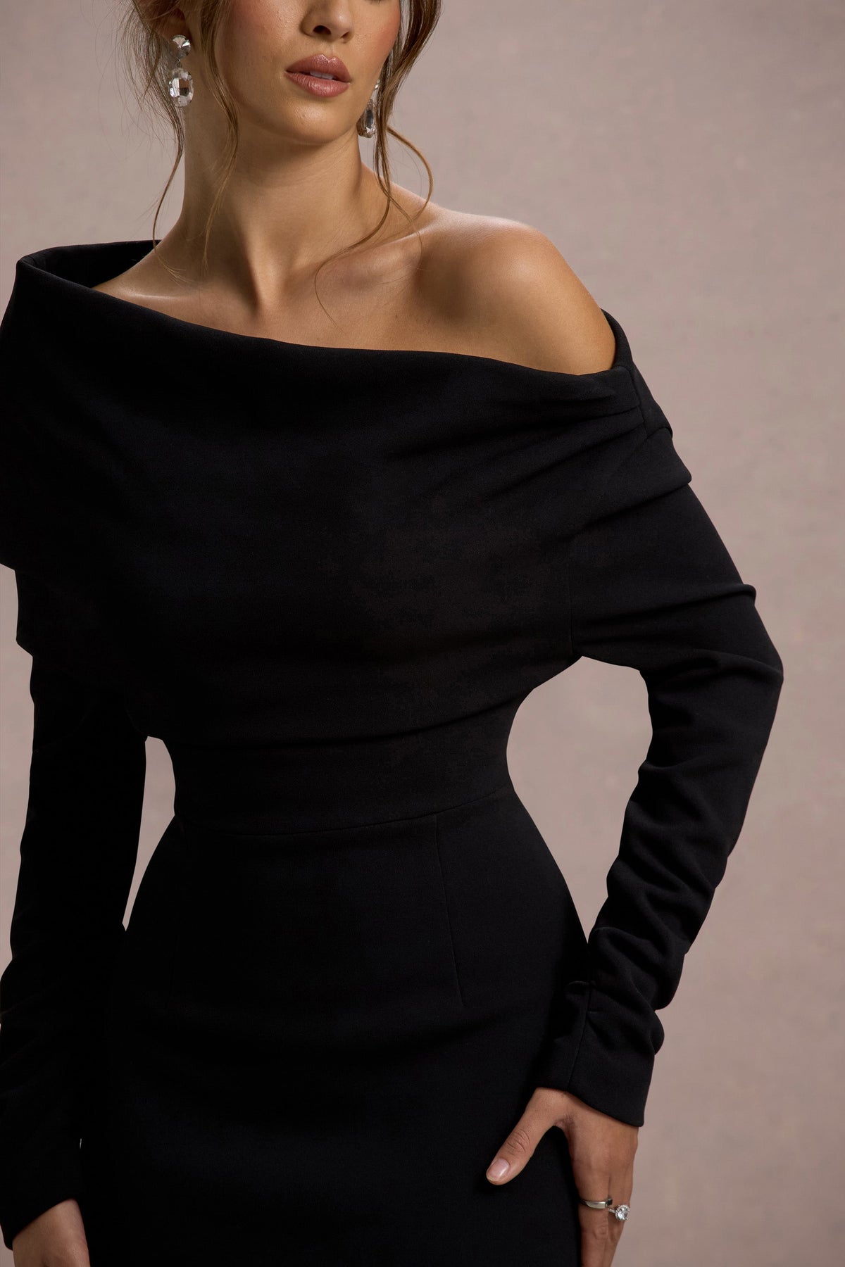Lou | Robe longue noire asymétrique à une épaule