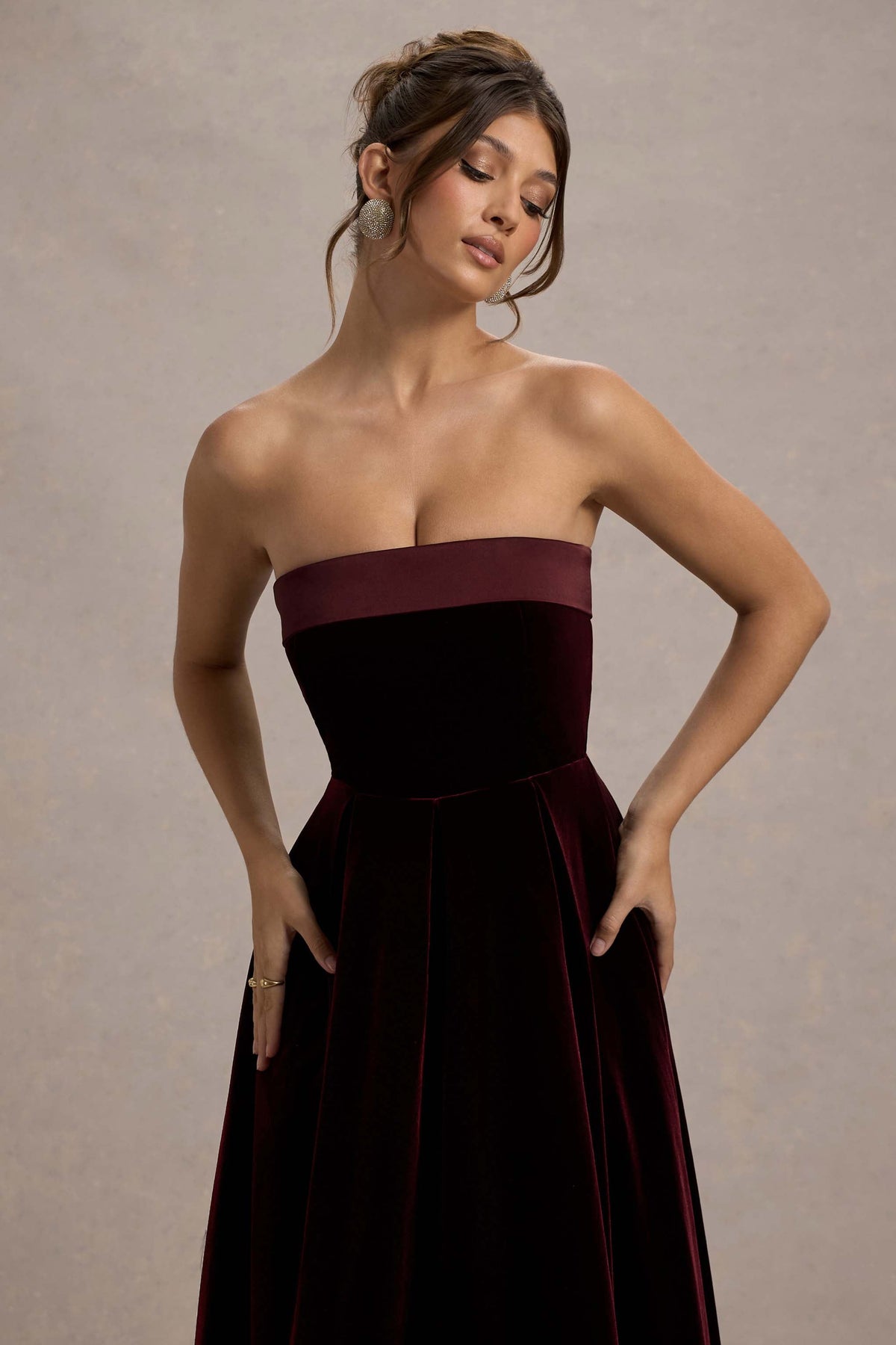 Delray | Robe Mi-Longue Bandeau en Velours Bordeaux