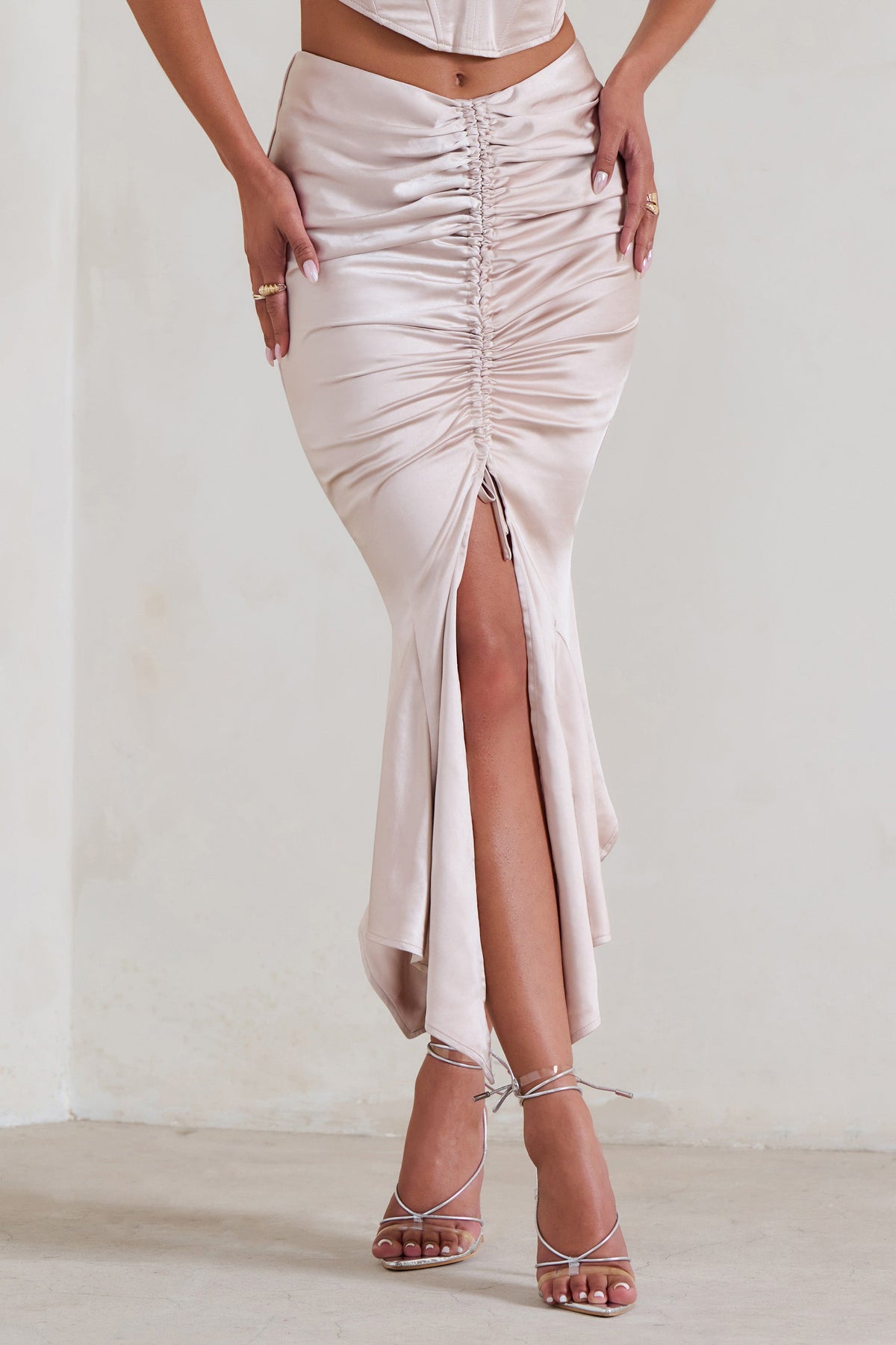 Per Favore | Jupe longue fendue froncée en satin champagne