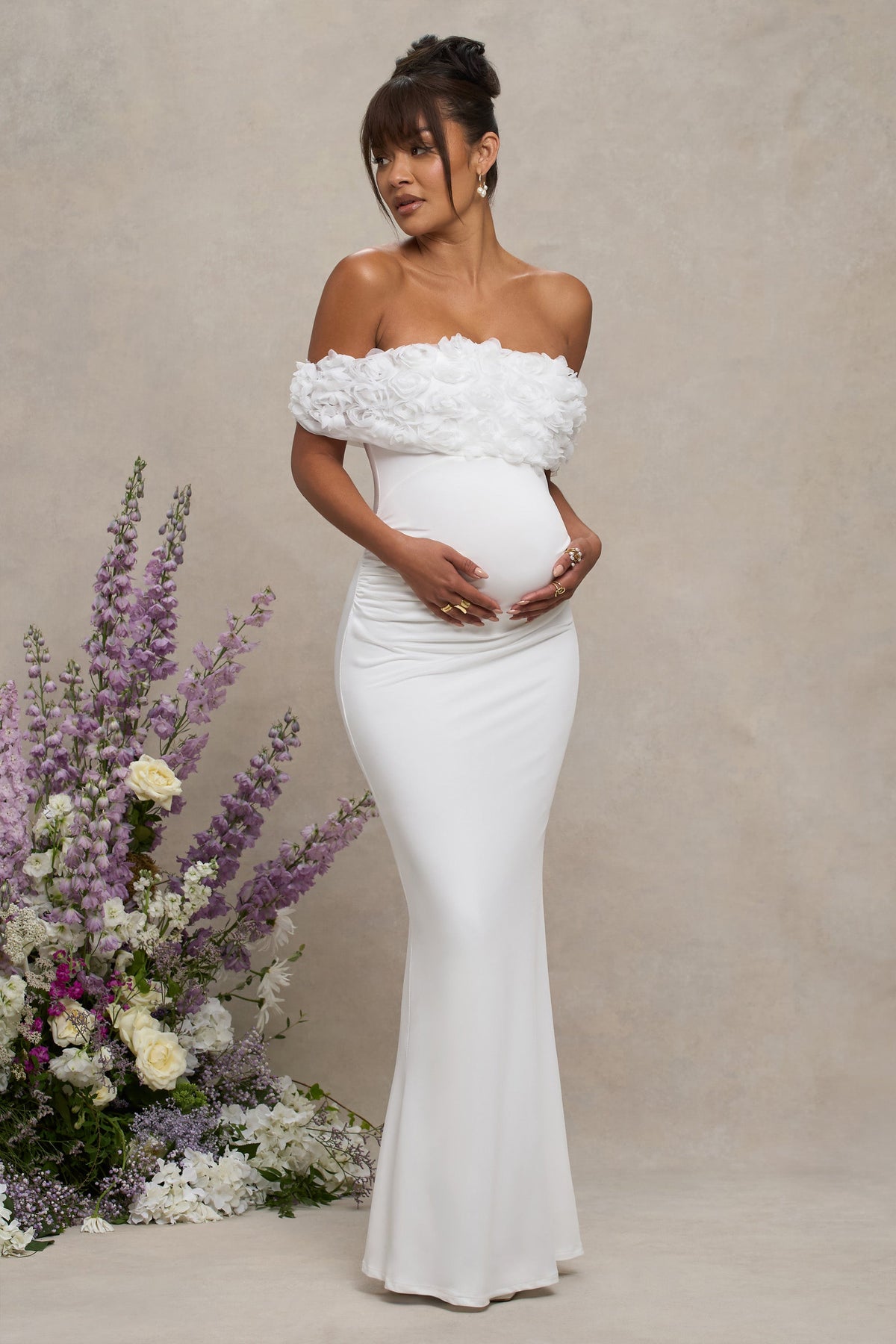 Inflorescence | Robe longue de maternité encolure bardot à fleurs en maille blanche