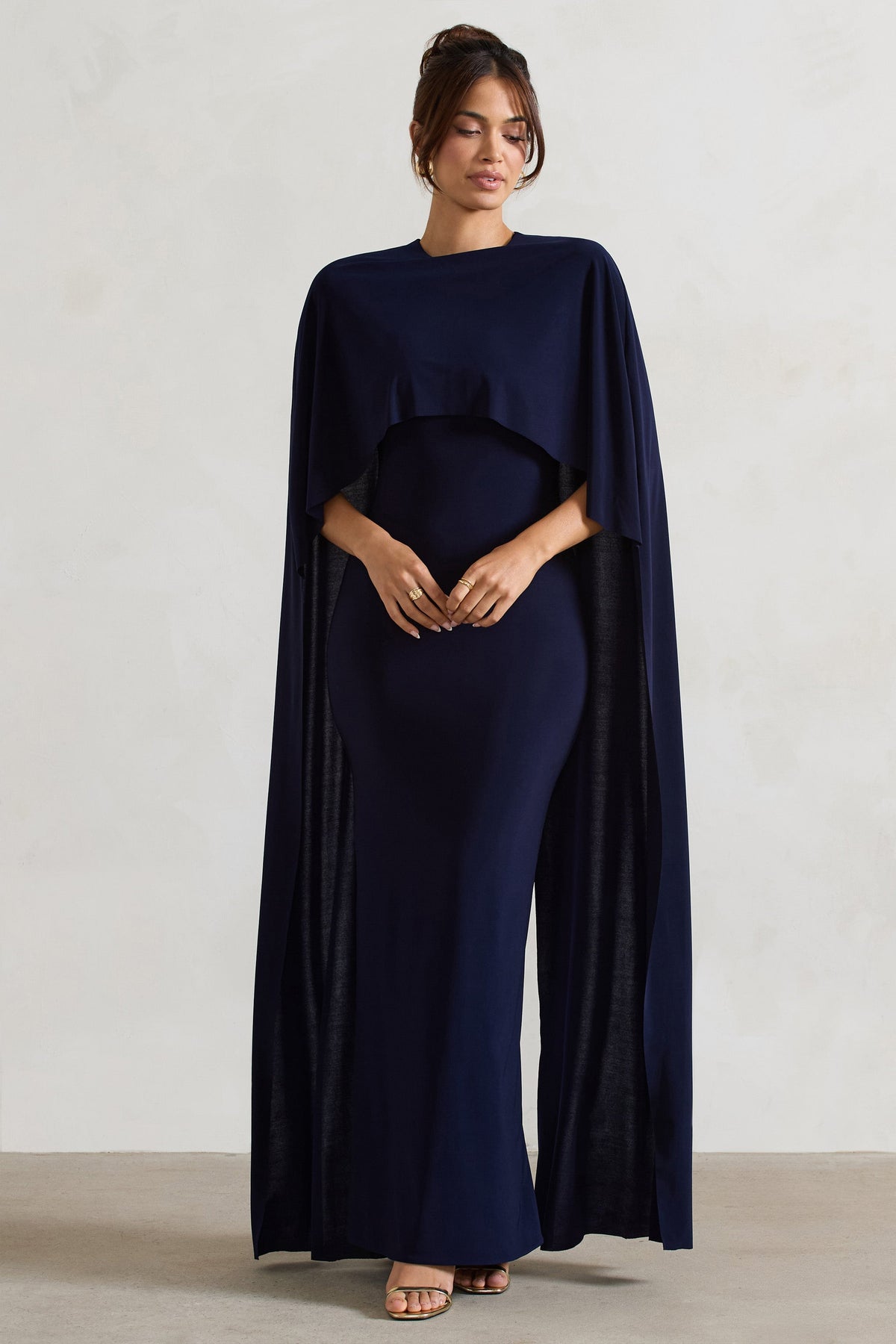 Padma | Robe longue bleu marine drapée à manches cape