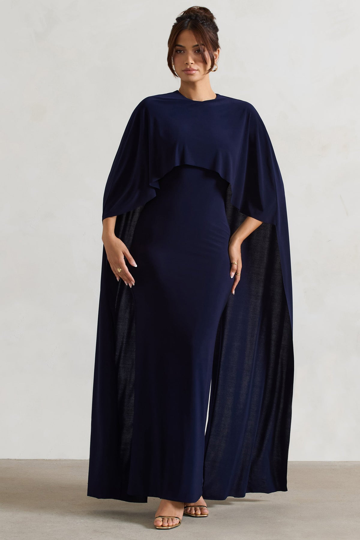 Padma | Robe longue bleu marine drapée à manches cape