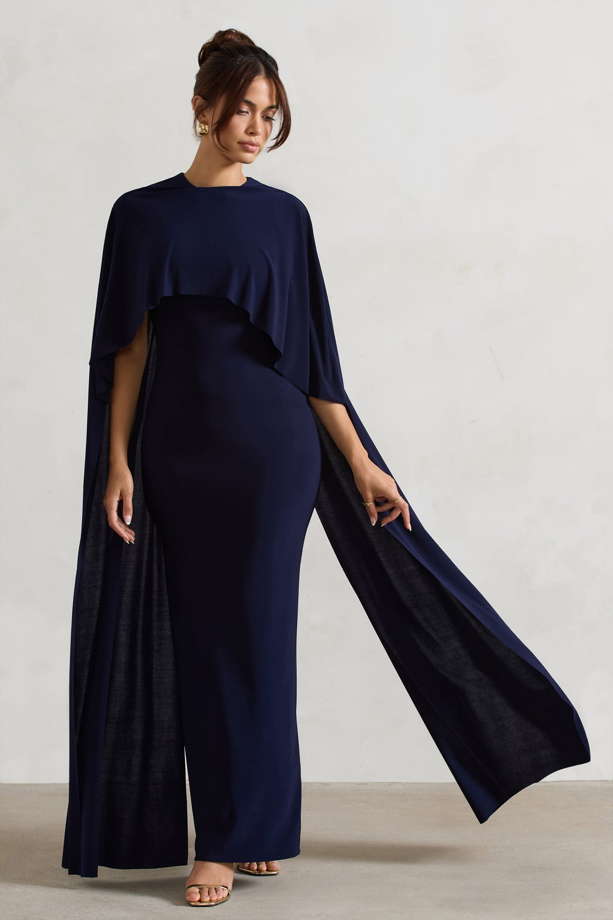 Padma | Robe longue bleu marine drapée à manches cape