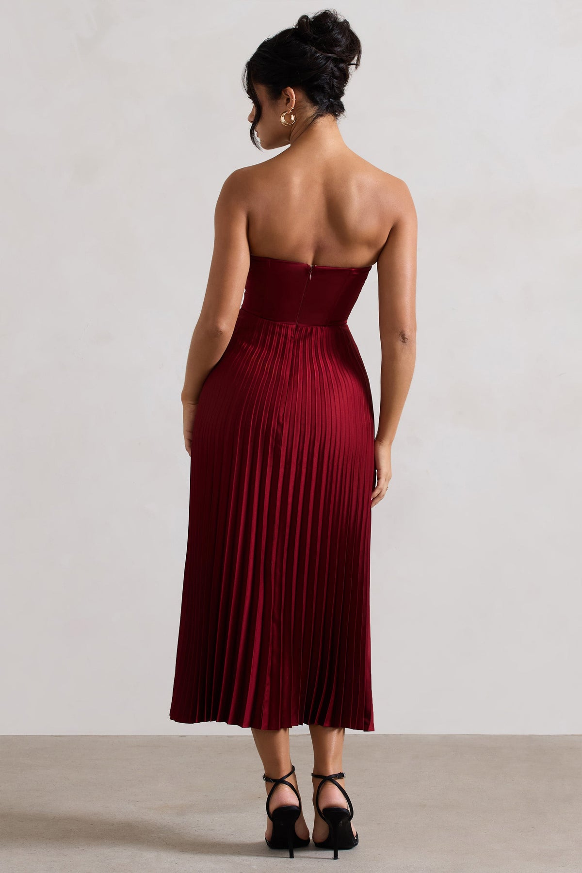 Bordeaux | Robe mi-longue en satin rouge cerise à style corset