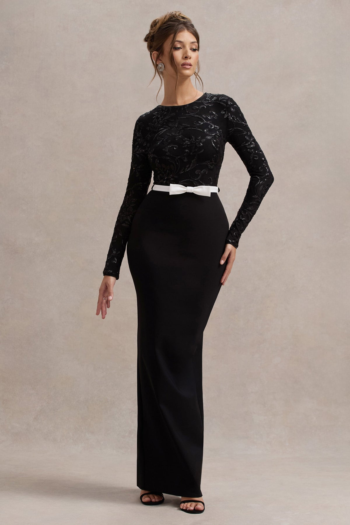 Zenith | Robe Longue en Dentelle Noire à Manches Longues