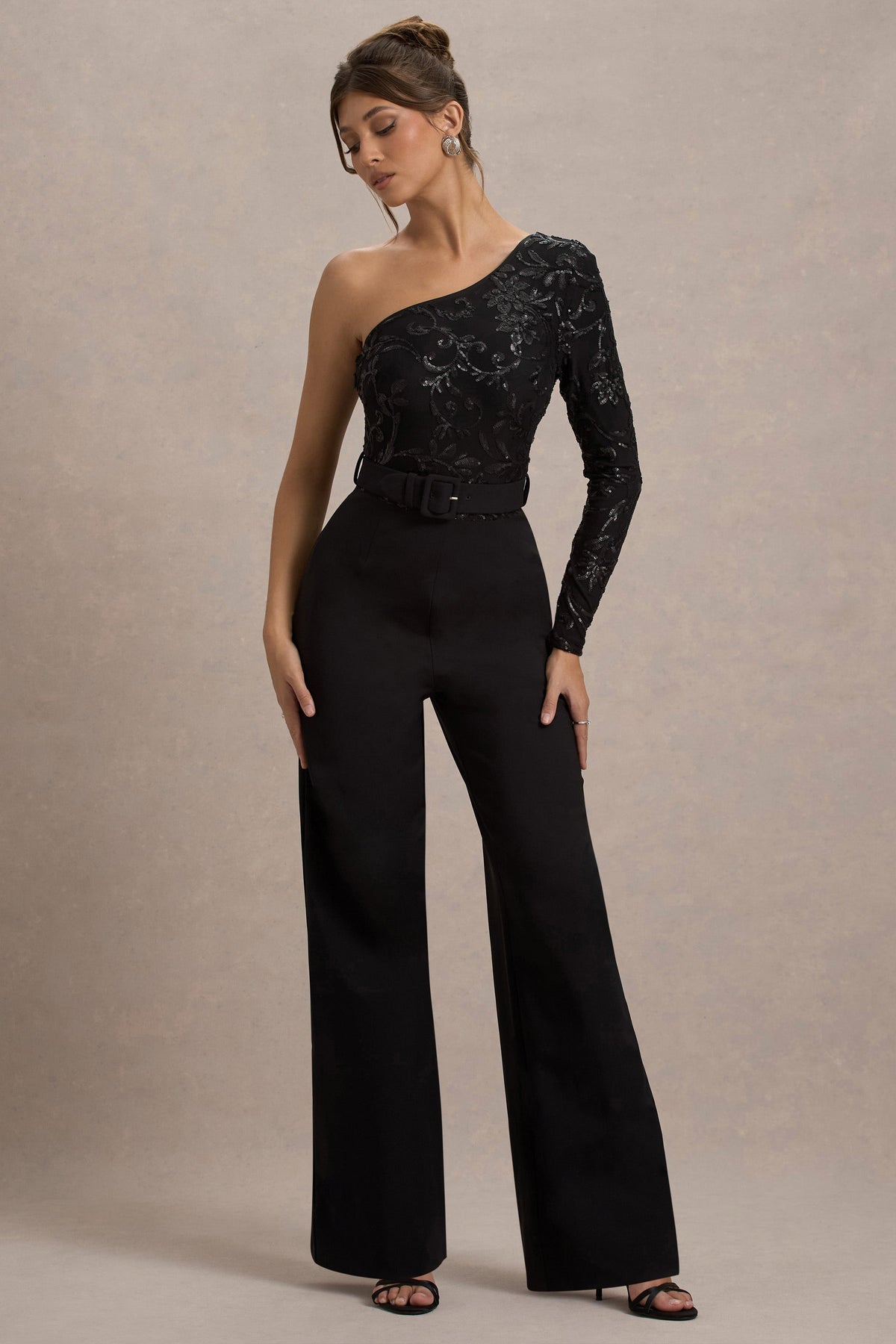 Upgrade | Combinaison Pantalon Évasé Asymétrique en Dentelle Noire avec Ceinture
