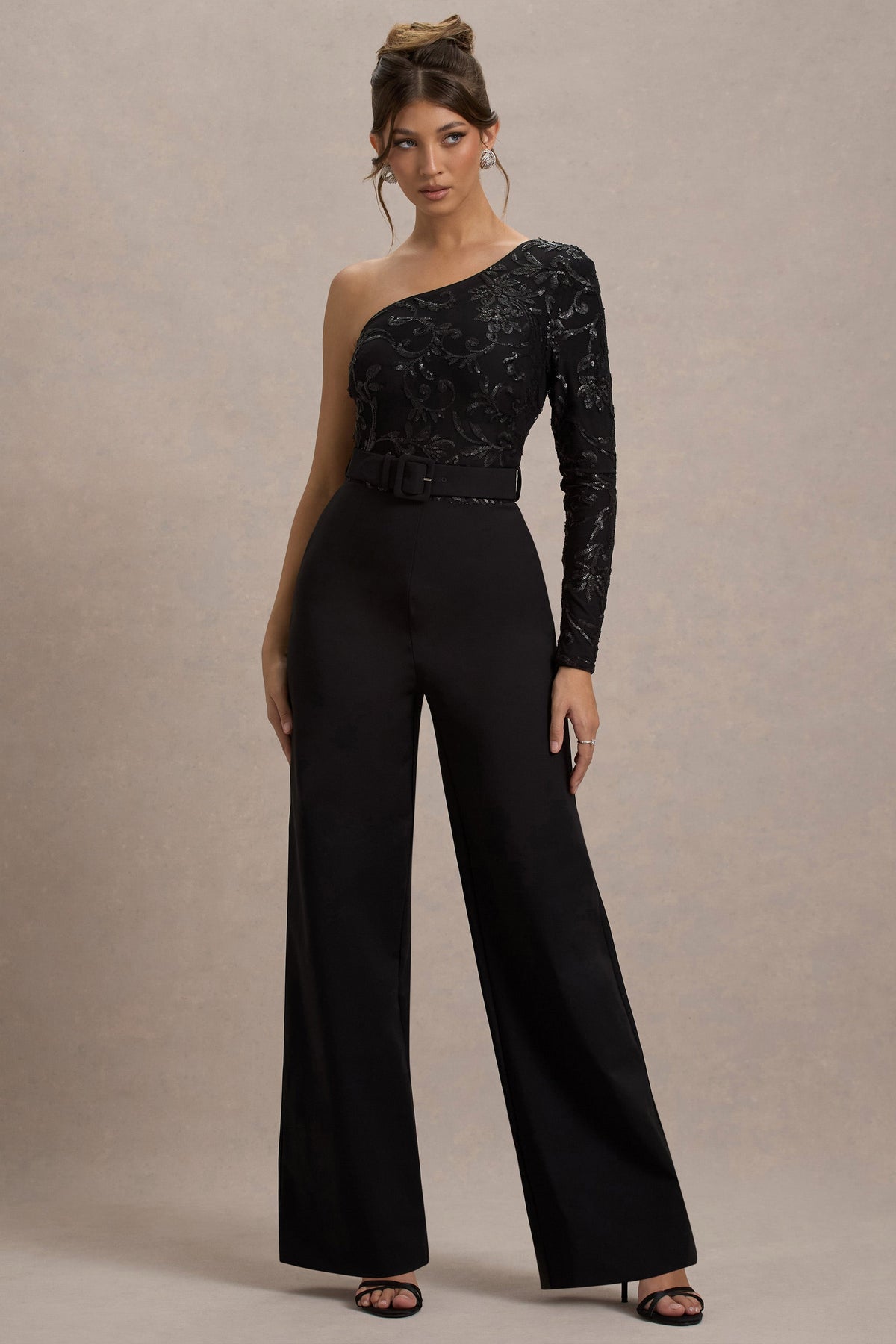 Upgrade | Combinaison Pantalon Évasé Asymétrique en Dentelle Noire avec Ceinture