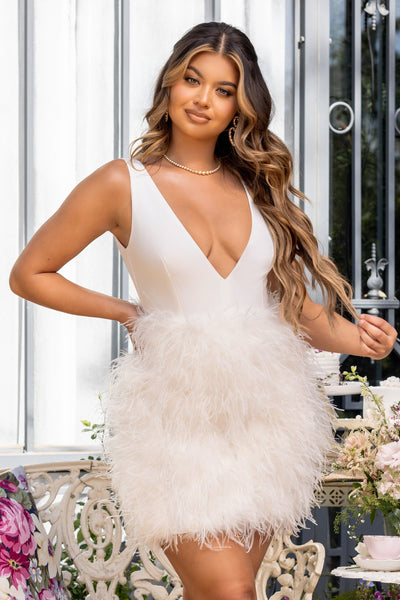 Robe blanche décolleté sale