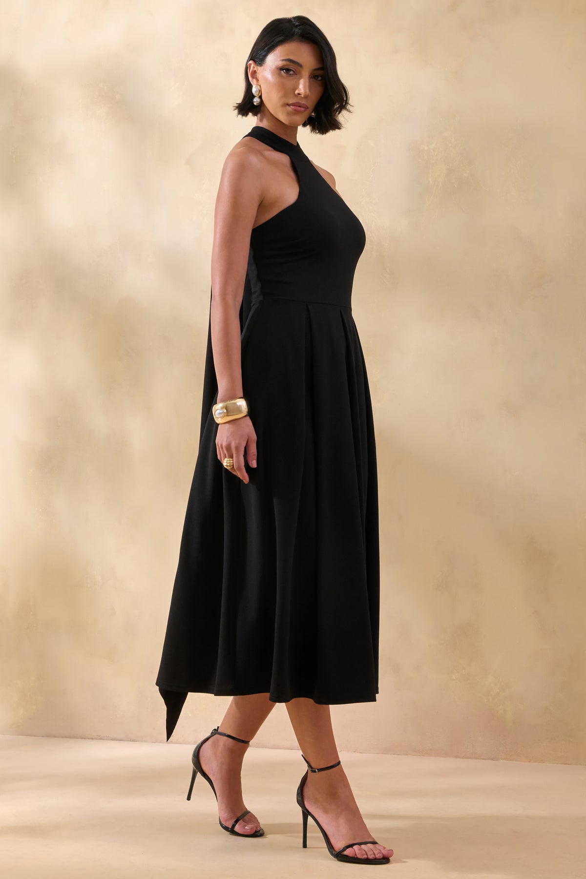 ECM_HR_CL137481001---Rhode-_-Black-Halter-Neck-Midi-Dress_04.jpg