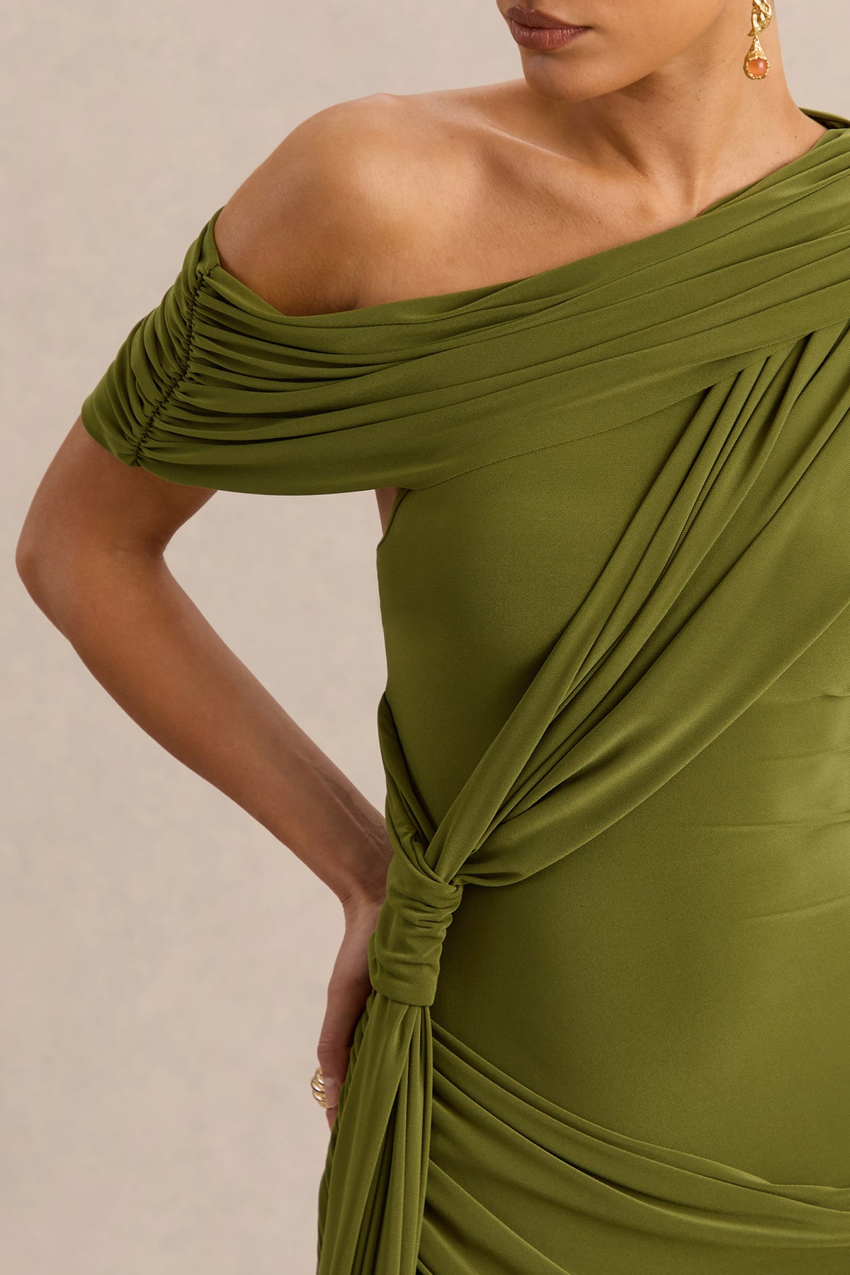 ECM_HR_CL137874037----Avialee---Green-Asymmetric-Neck-Maxi-Dress-With-Gathered-Detailing-And-Sash-5.jpg