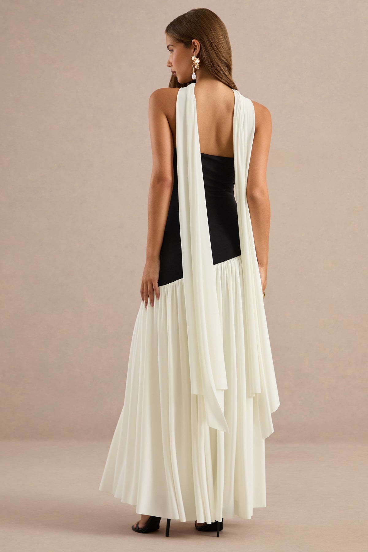 CL13898400106_ECM_HR_CL138984001_-_Galrissa_Monochrome_Bandeau_Pleated_Skirt_Maxi_Dress_with_Neck_Scarf5