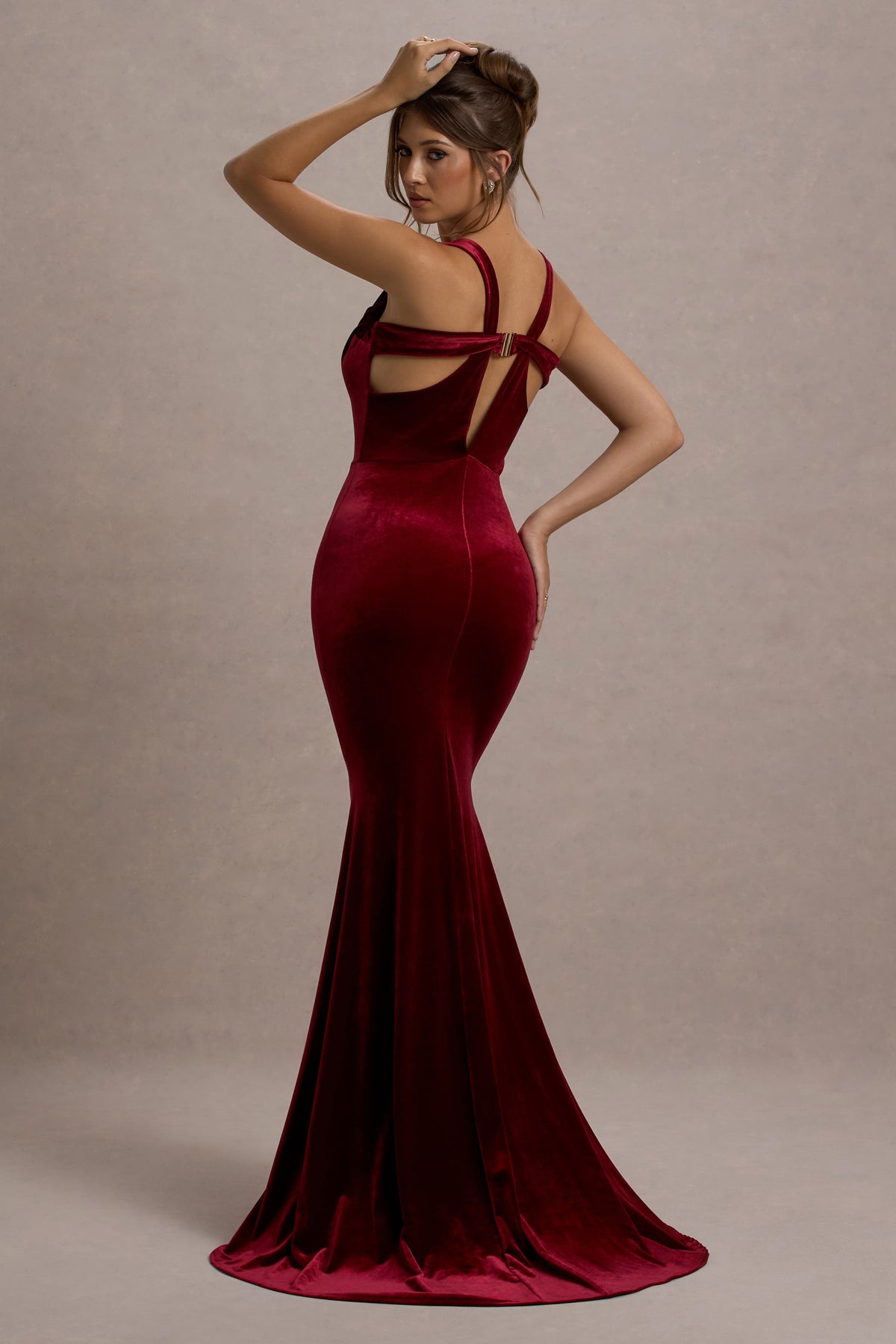 Elisabetta | Robe longue rouge en velours et décolleté plongeant