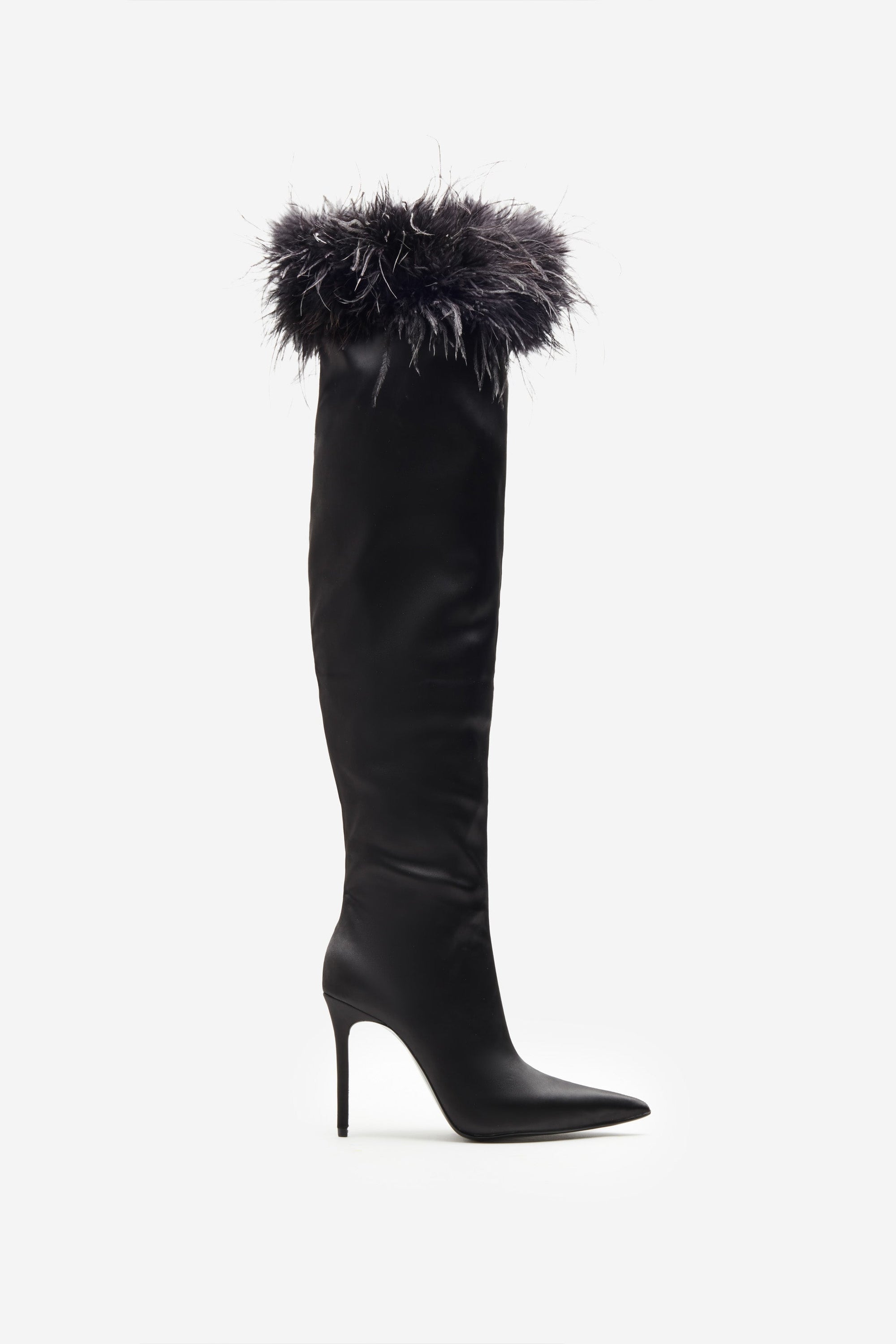Soho | Bottes noires en satin à bouts pointus et bordure de plumes