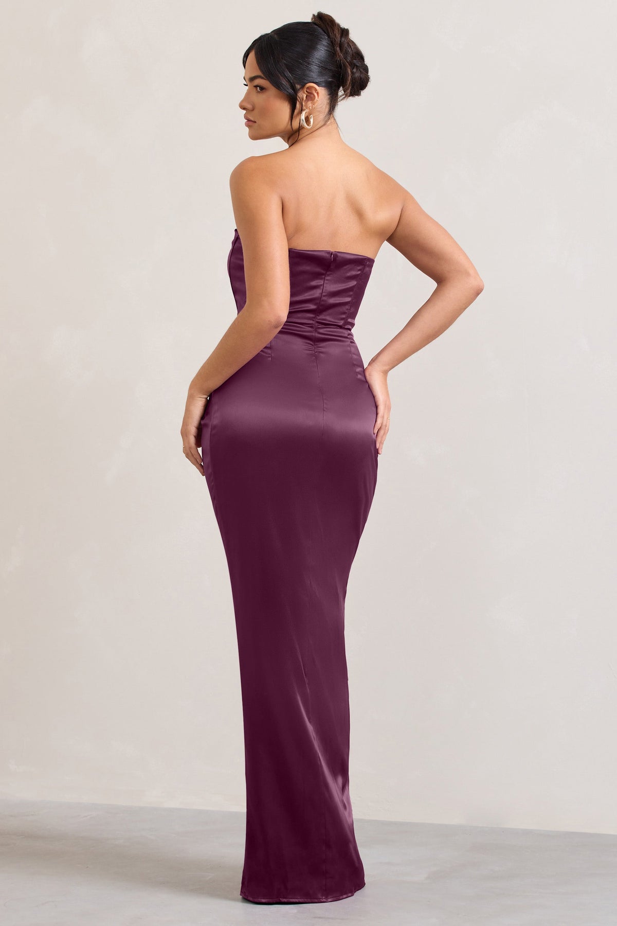 Romancing | Robe longue rouge bordeaux à corset sans bretelles et fente sur le côté