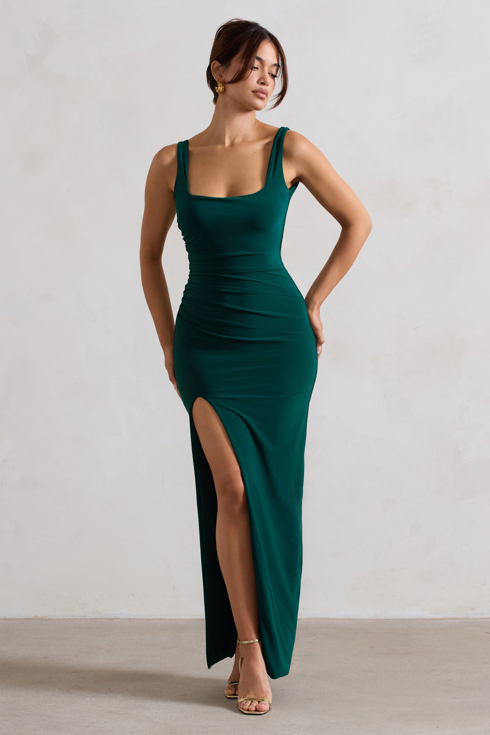 Kate | Robe longue vert bouteille à encolure carrée avec dos plongeant et fente sur les côtés