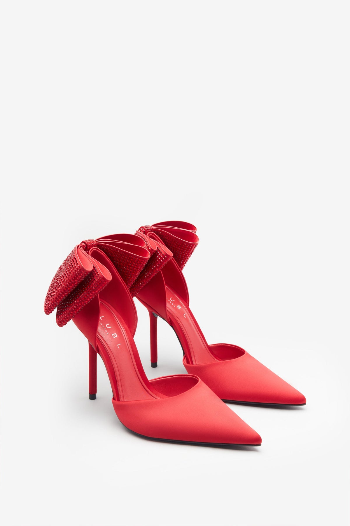 Flashing Lights Escarpins pointus en satin rouge avec n uds en stras Club L London FR