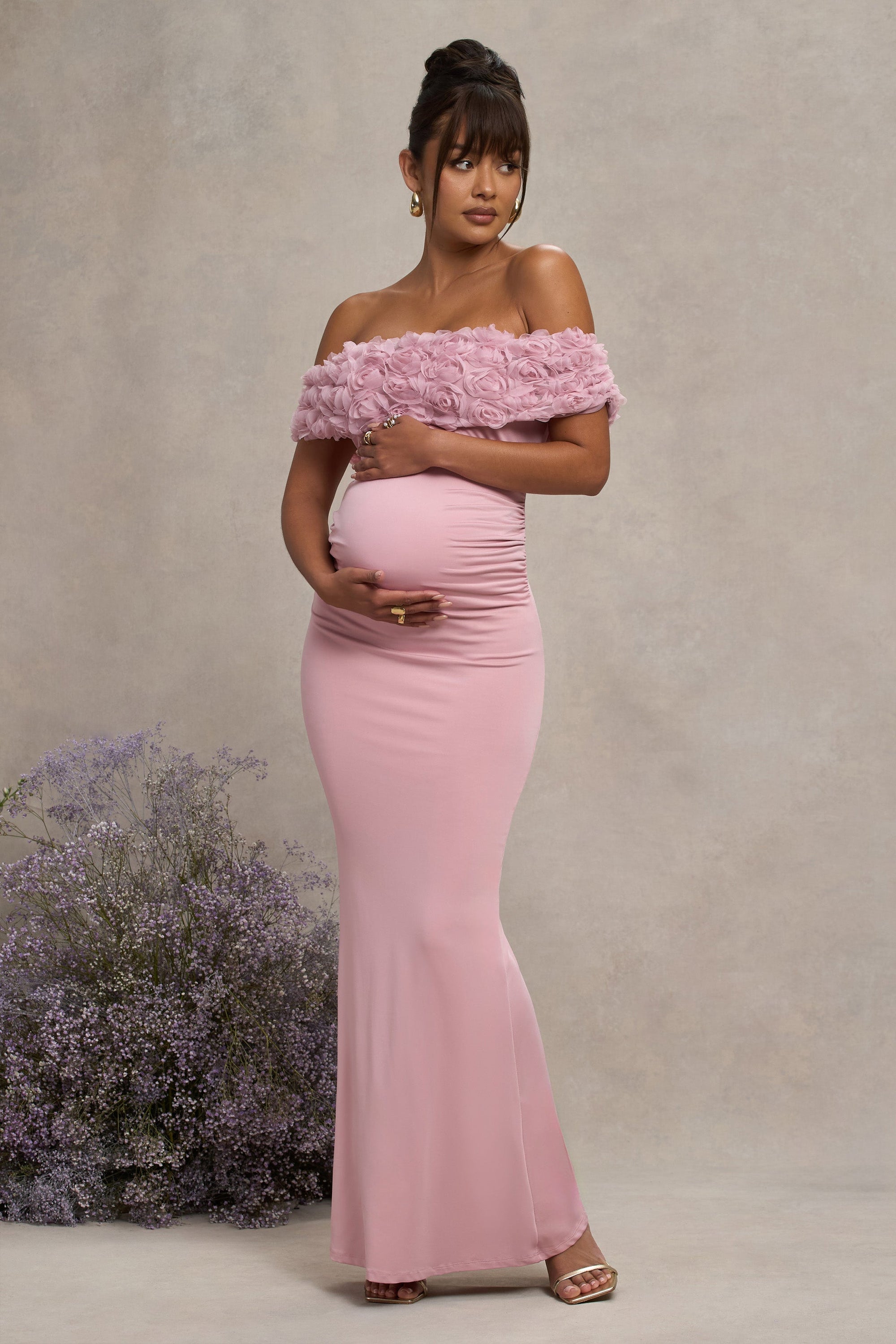 Inflorescence | Robe longue de maternité encolure bardot à fleurs en maille rose poudré