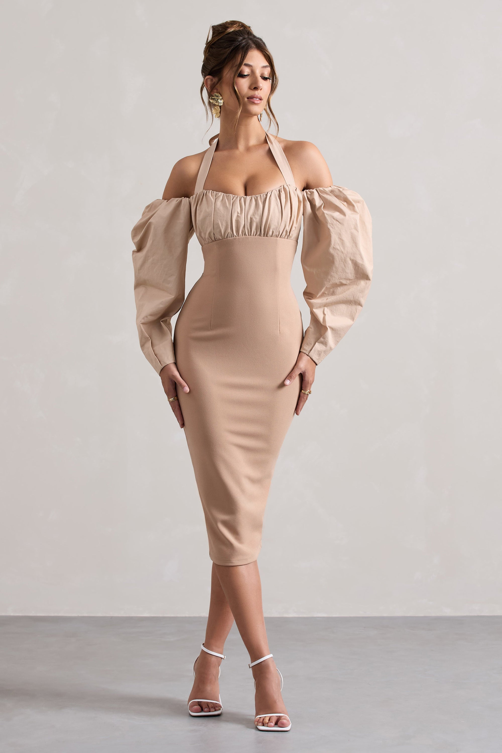Couture Client | Robe mi-longue champagne à dos nu et manches bouffantes