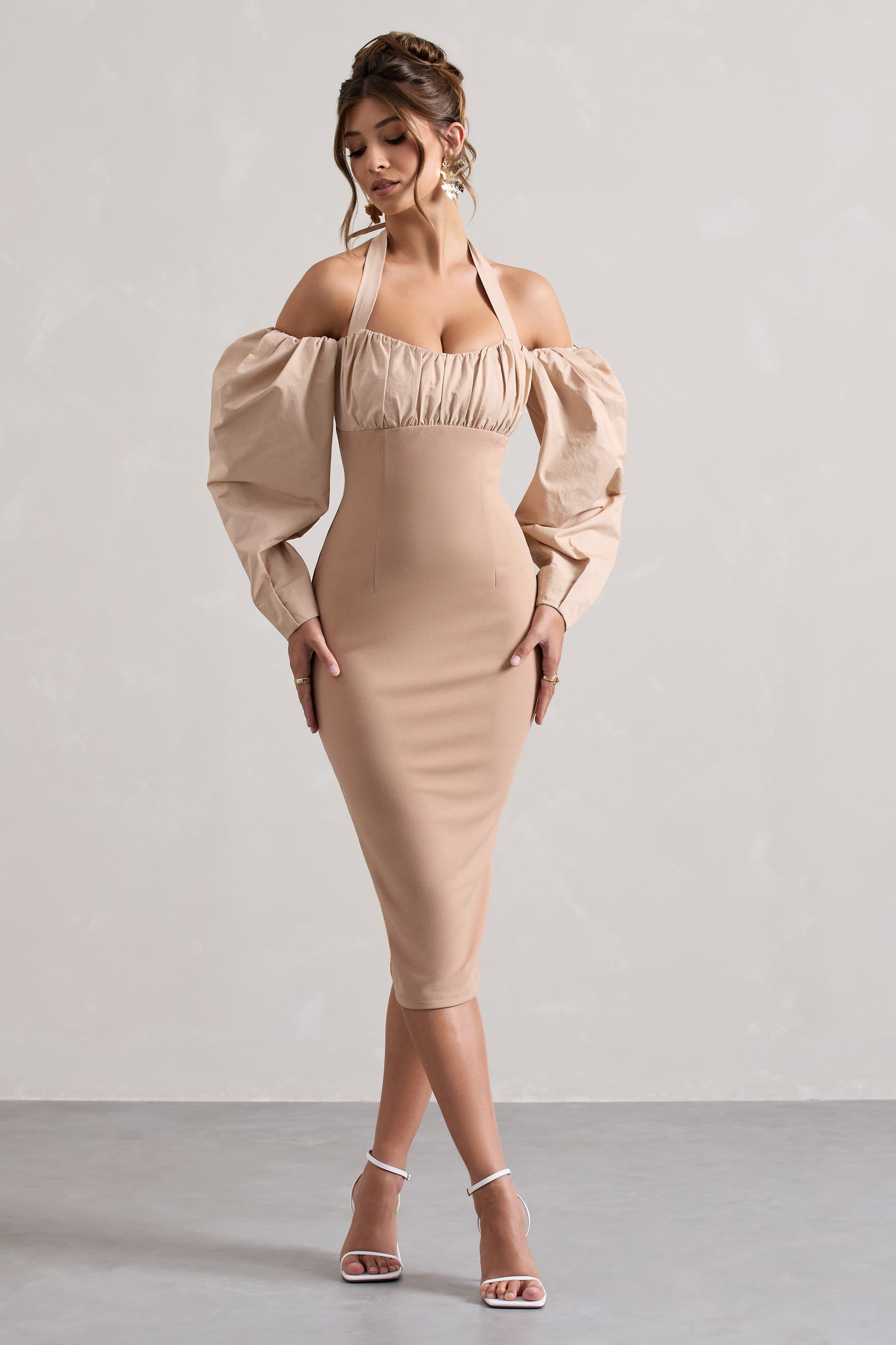 Couture Client | Robe mi-longue champagne à dos nu et manches bouffantes