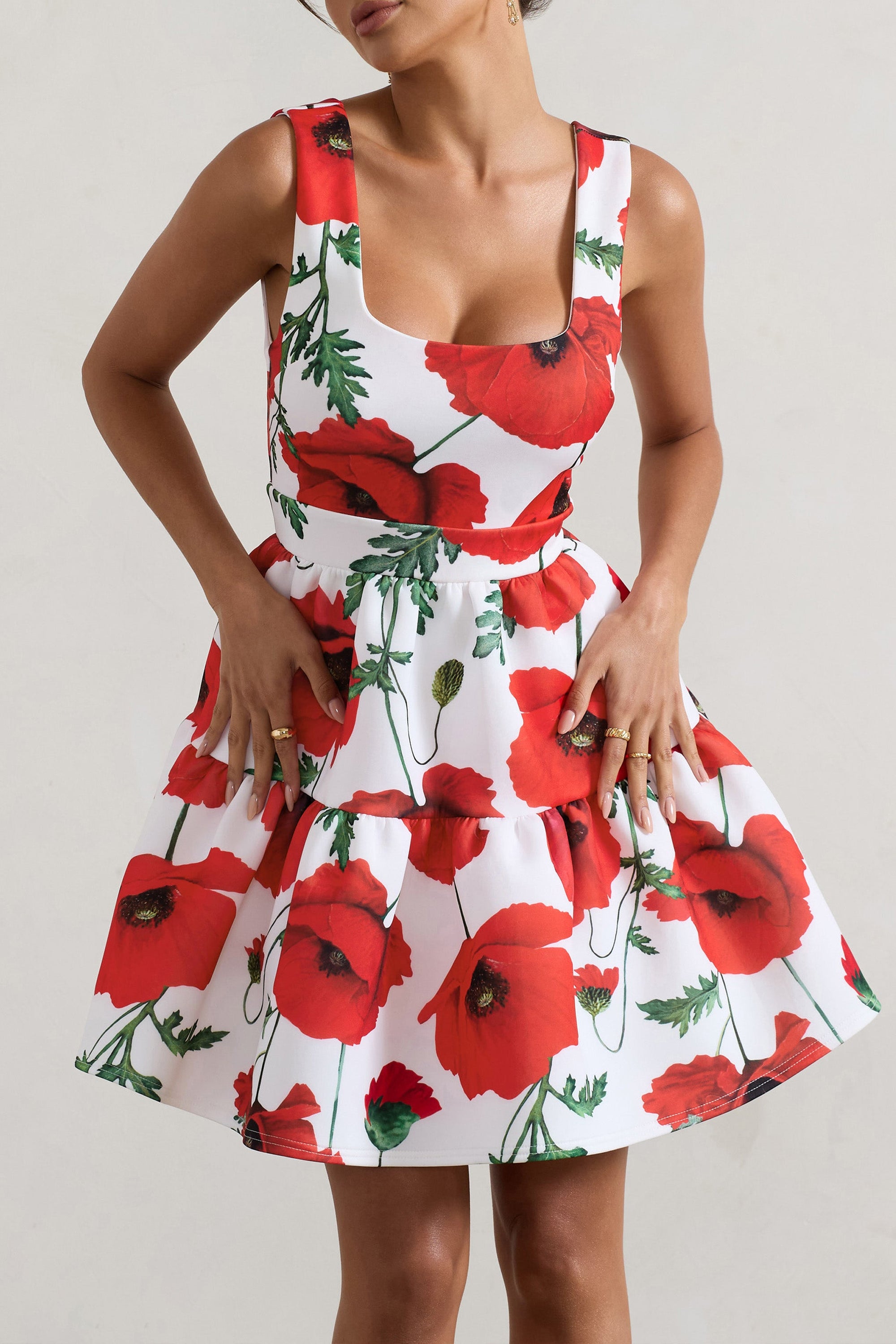Alia | Mini-robe à imprimé coquelicot décolleté arrondi avec ourlet à volants volumineux