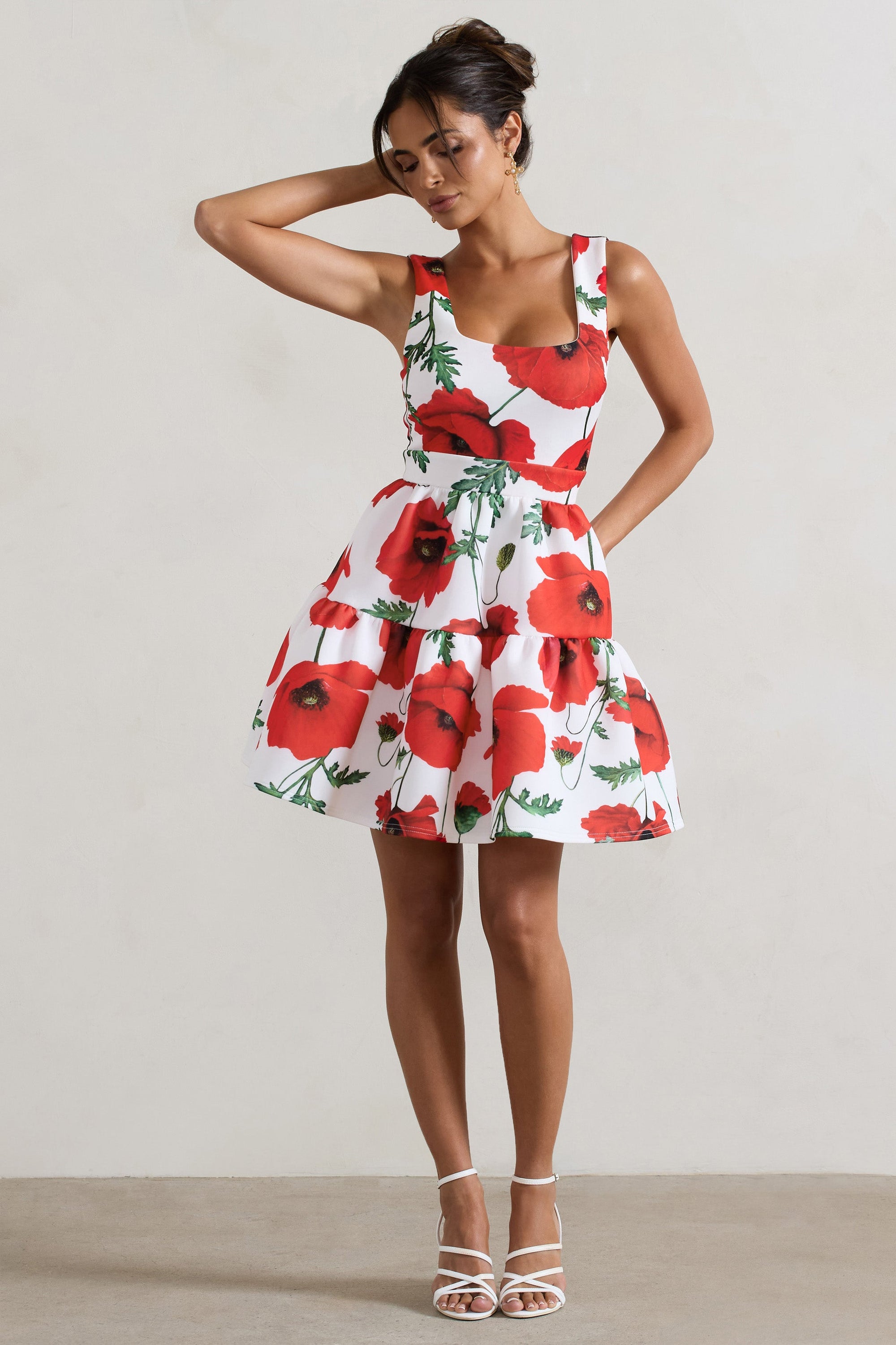 Alia | Mini-robe à imprimé coquelicot décolleté arrondi avec ourlet à volants volumineux
