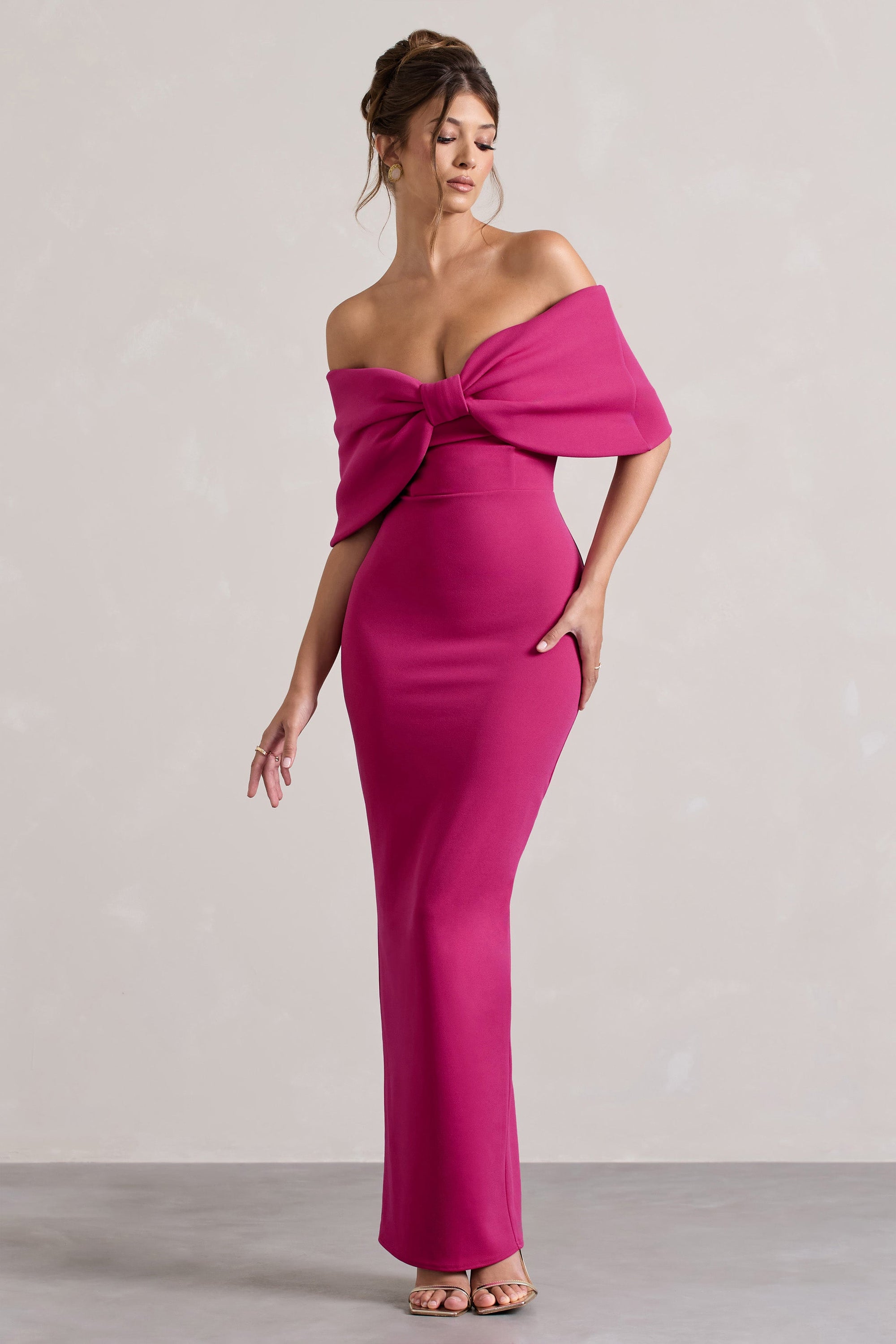 Cornelia | Robe longue sans bretelles rose vif avec un nœud surdimentionné